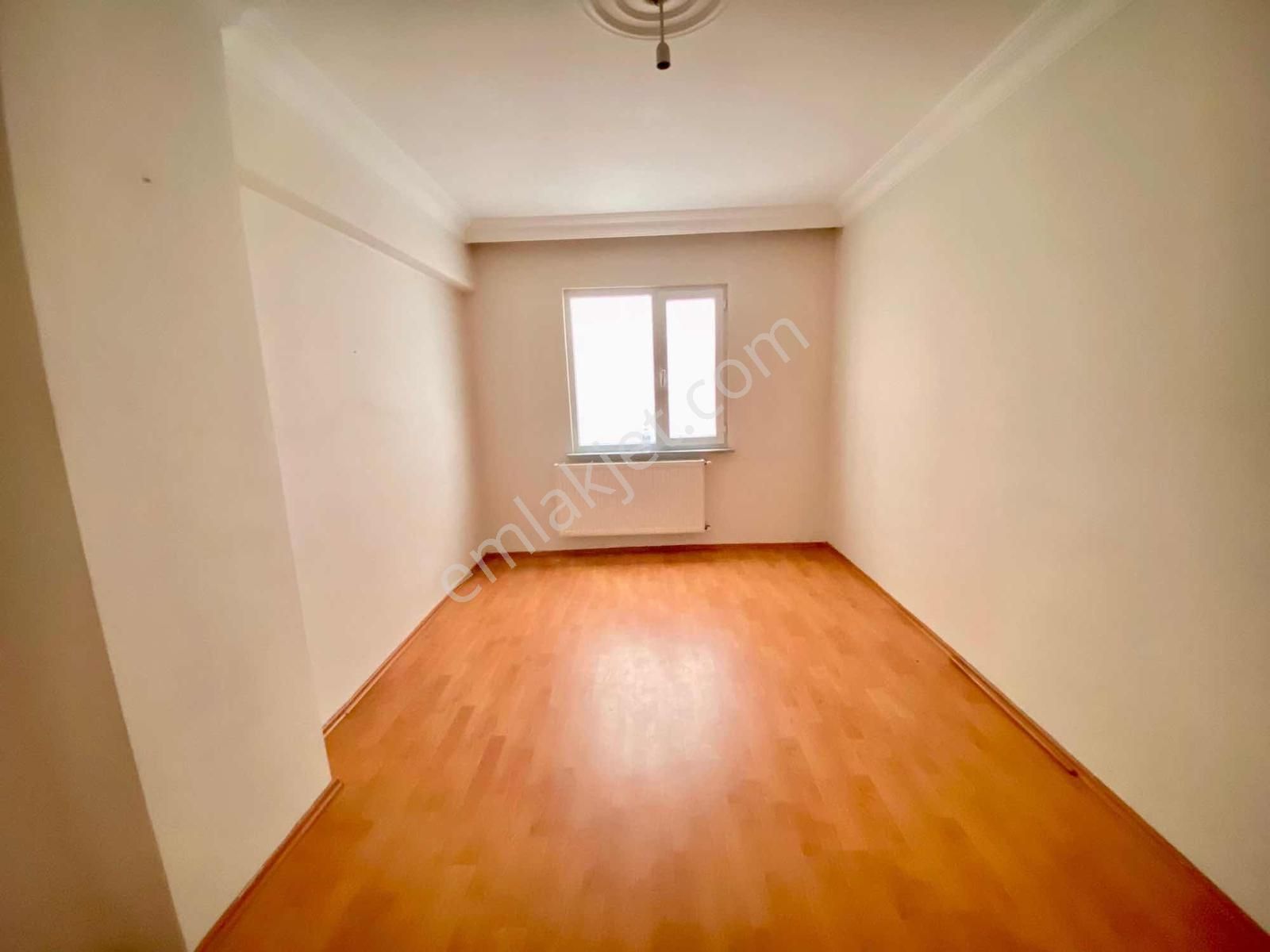 Reşadiye Mahallesinde Ara Katta Asansörlü 3+1 Kıralık Daire - Görsel 22