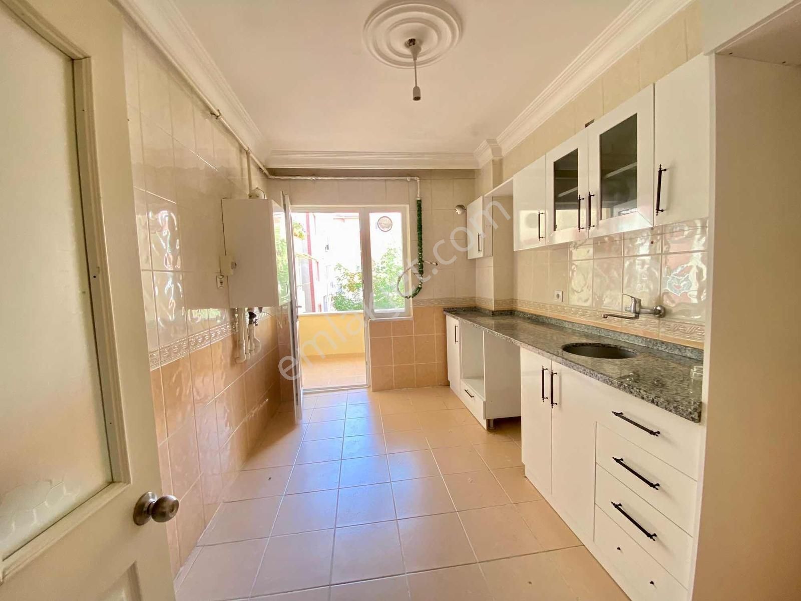 Reşadiye Mahallesinde Ara Katta Asansörlü 3+1 Kıralık Daire - Görsel 11