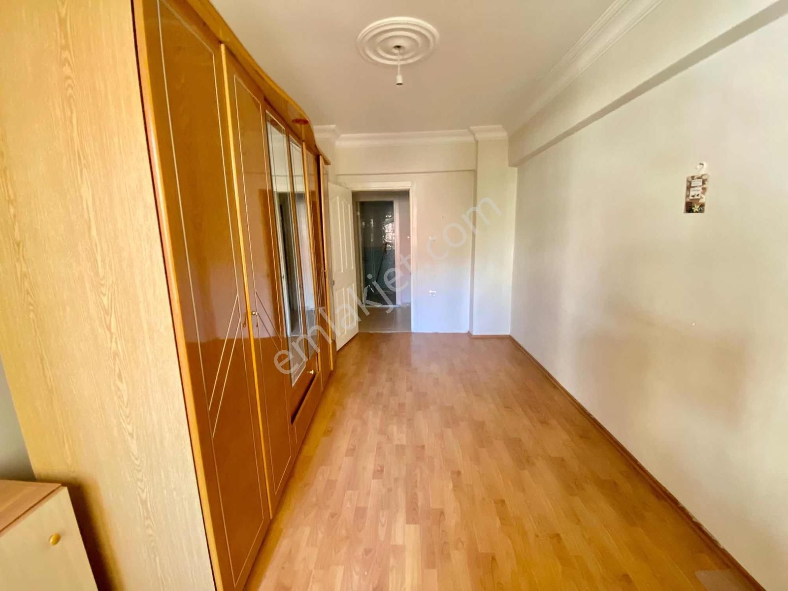 Reşadiye Mahallesinde Ara Katta Asansörlü 3+1 Kıralık Daire - Görsel 8