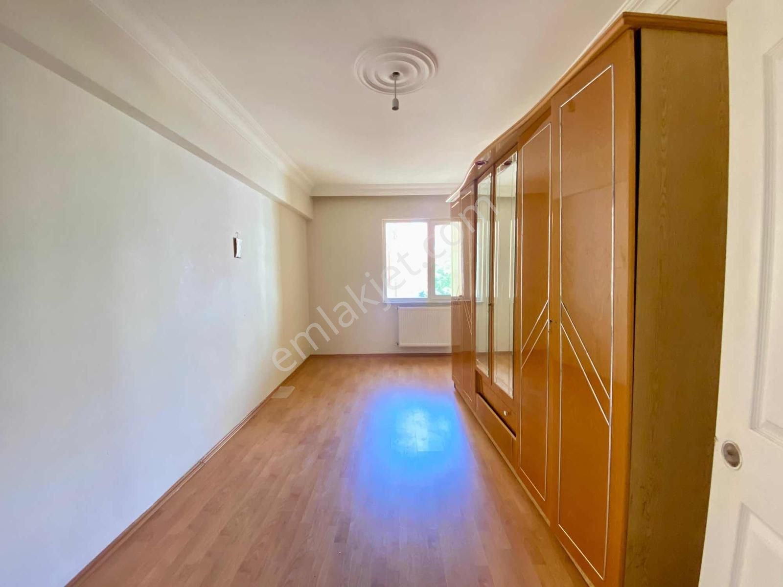 Reşadiye Mahallesinde Ara Katta Asansörlü 3+1 Kıralık Daire - Görsel 5