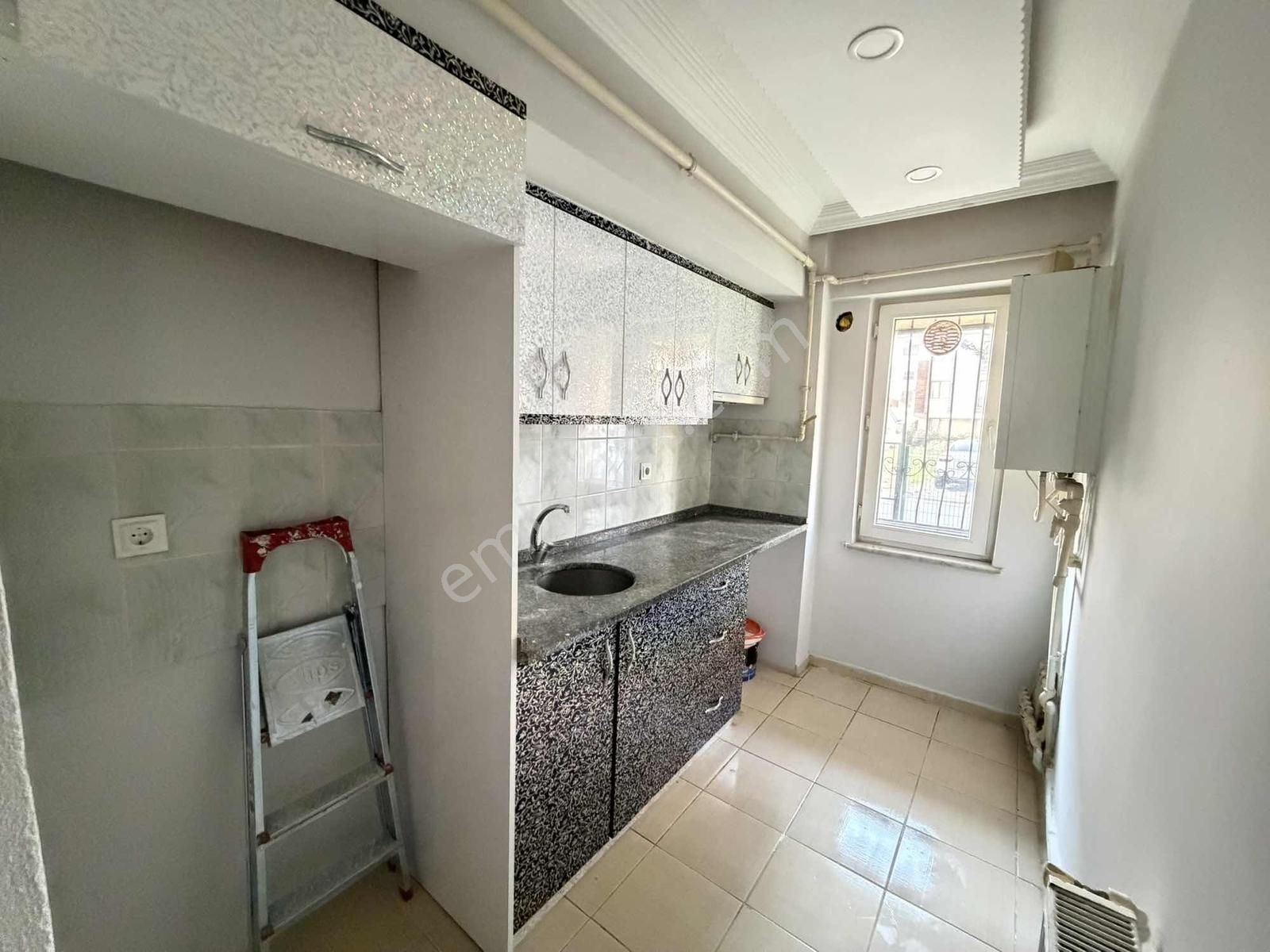 Çobançeşmede 2+1 Ayrı Mutfak Satılık Giriş Kat Daire