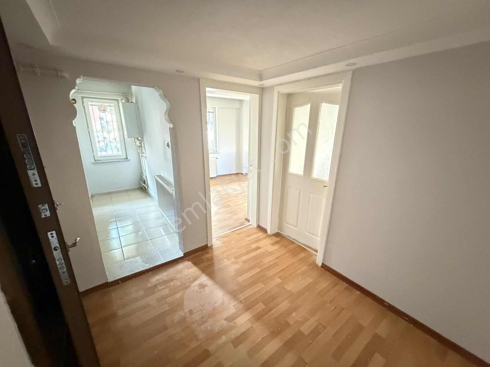 Çobançeşmede 2+1 Ayrı Mutfak Satılık Giriş Kat Daire - Görsel 6