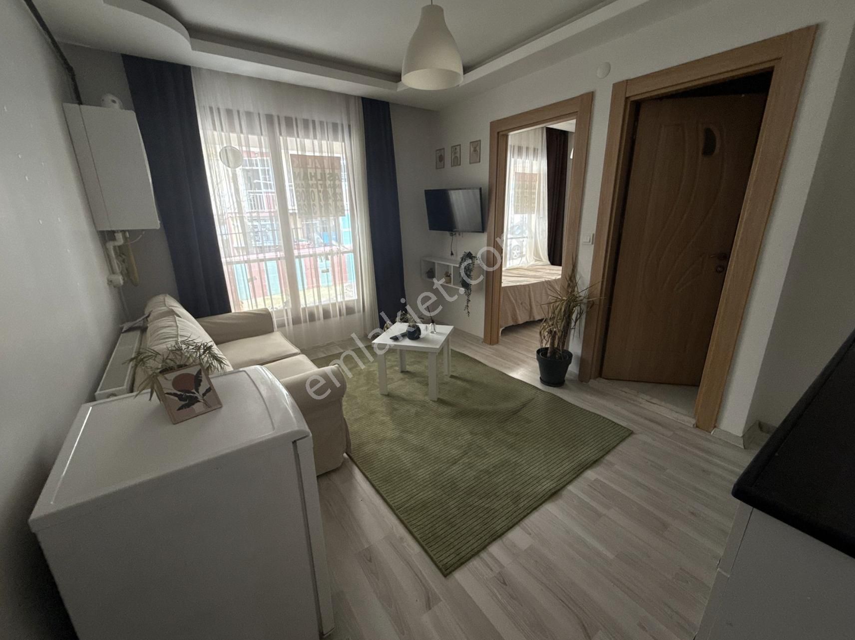 Buca'da Merkezi Konumda 1+1 Eşyalı Daire - Görsel 4