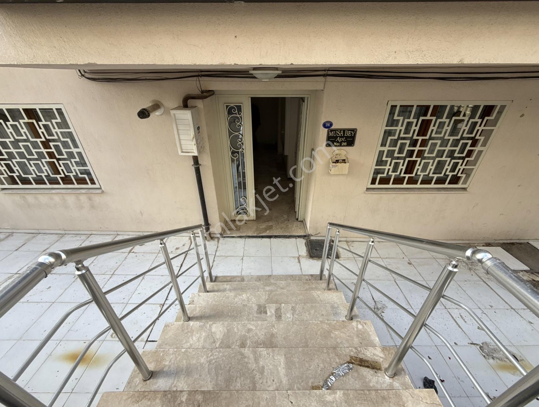 Buca'da Merkezi Konumda 1+1 Eşyalı Daire - Görsel 6