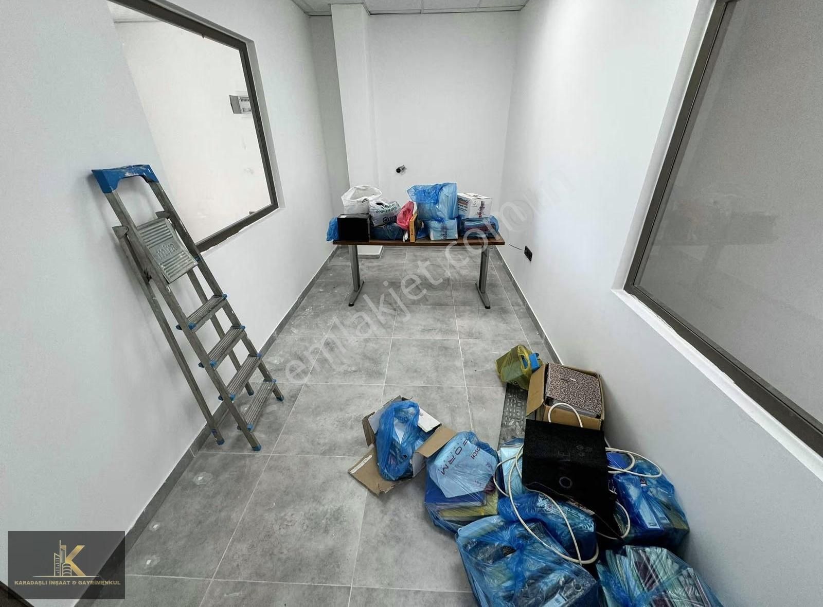 Şafakta Satılık 3 Katlı Dükkan Akdeniz Sanayi Çevre Yolu Yakın - Görsel 3