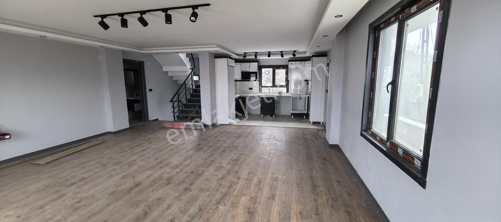 Yenice Sahile 330 Mt Mesafede 4+1+ Kiler Sıfır İskanlı Villa - Görsel 15