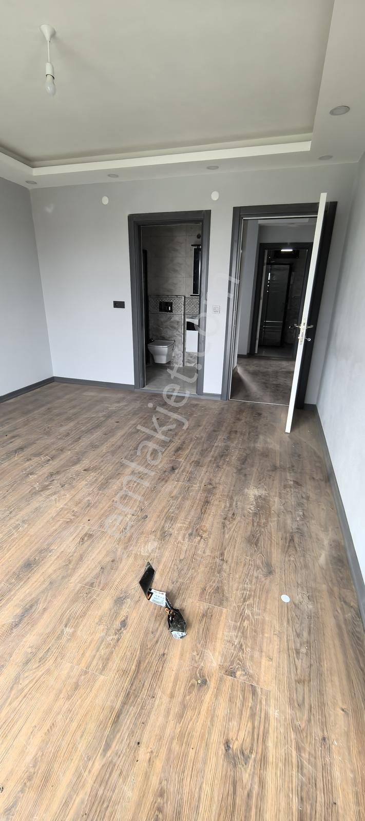 Yenice Sahile 330 Mt Mesafede 4+1+ Kiler Sıfır İskanlı Villa - Görsel 23