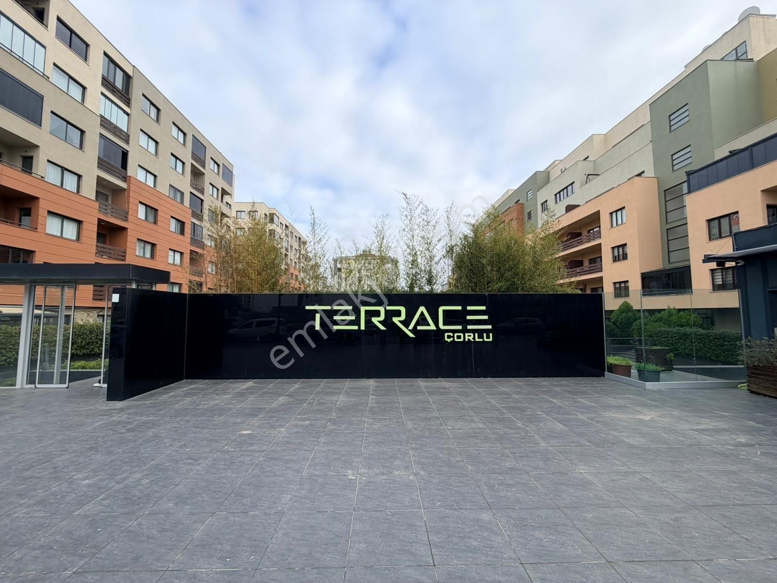 Hürriyette Terrace Sitesinde 3+1 Satılık Daire