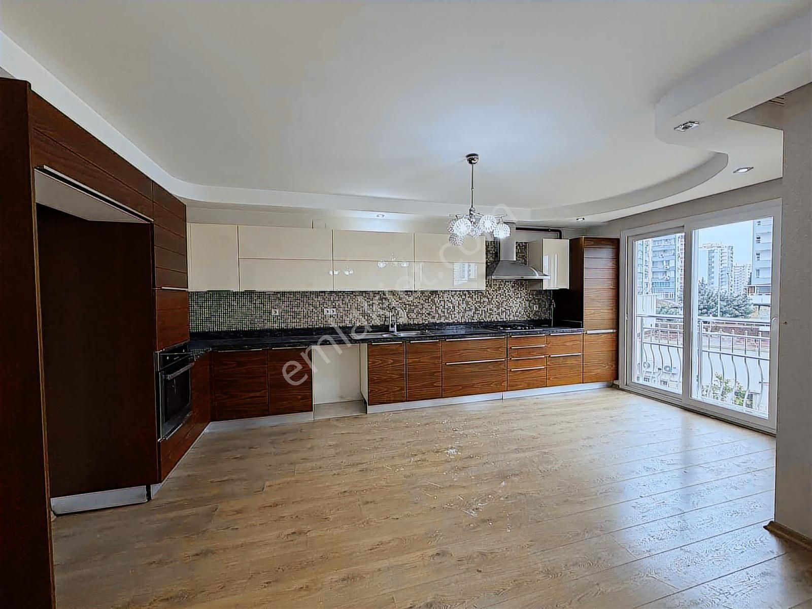 Türkmenbaşı Groseri Kavşağı Lüx Sitede Güvenlik/havuz/4+1 Daire