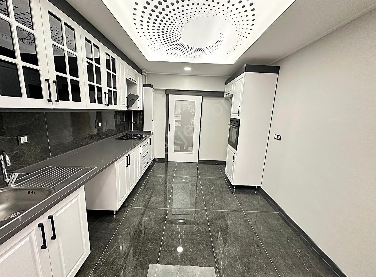 Atanora Vadi'den 1059.cadde Üzerinde Kabil Caddesi Yakını 4+1 Süperlüx Yapılı Çift Banyolu - Görsel 2