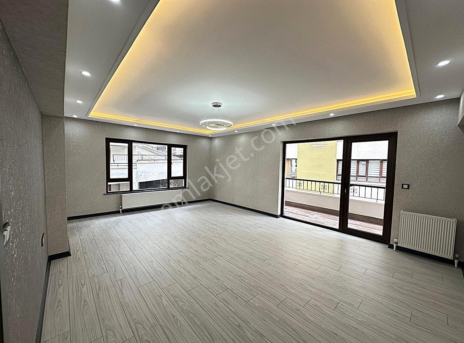 Atanora Vadi'den 1059.cadde Üzerinde Kabil Caddesi Yakını 4+1 Süperlüx Yapılı Çift Banyolu - Görsel 22