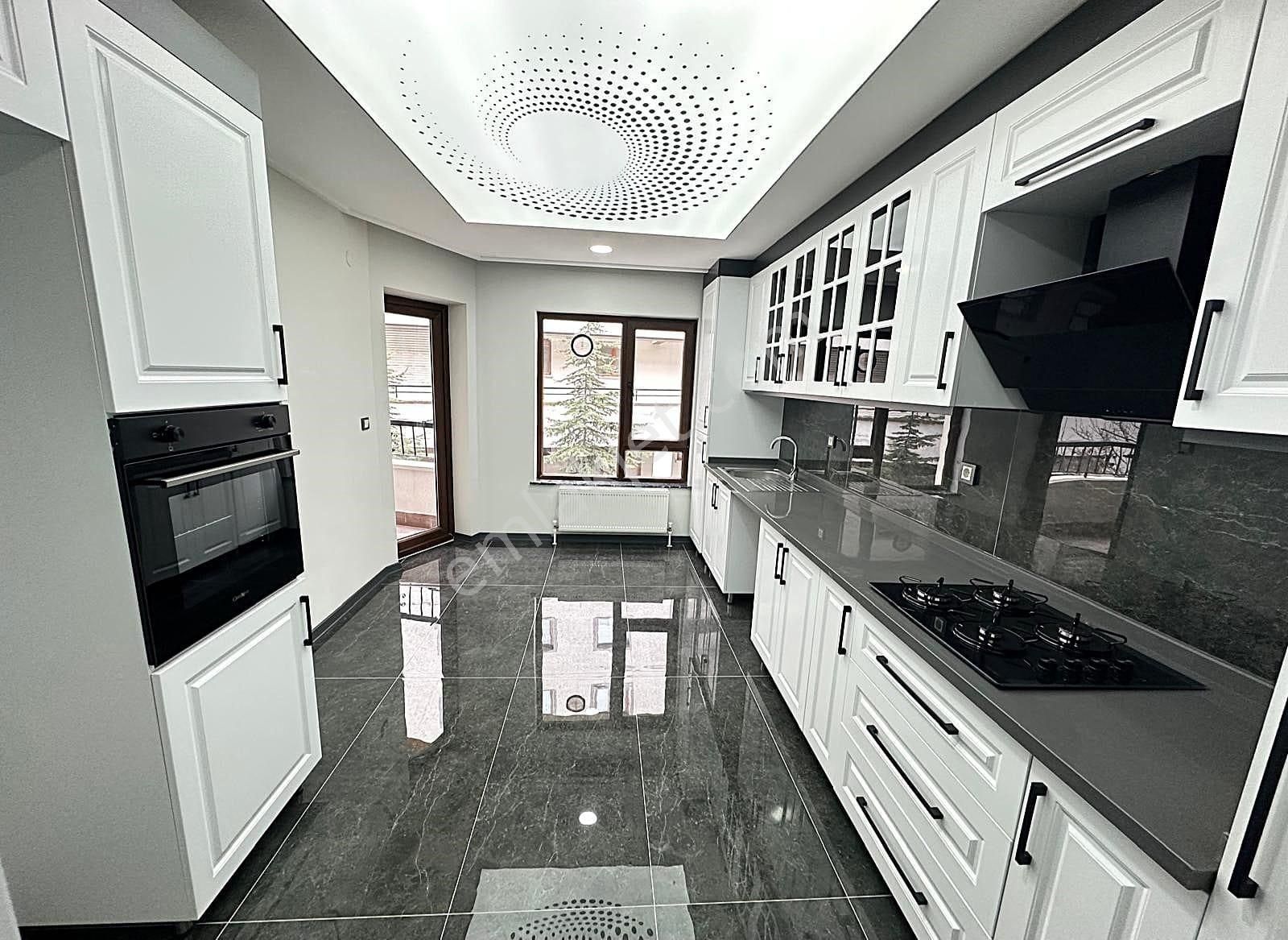 Atanora Vadi'den 1059.cadde Üzerinde Kabil Caddesi Yakını 4+1 Süperlüx Yapılı Çift Banyolu - Görsel 17