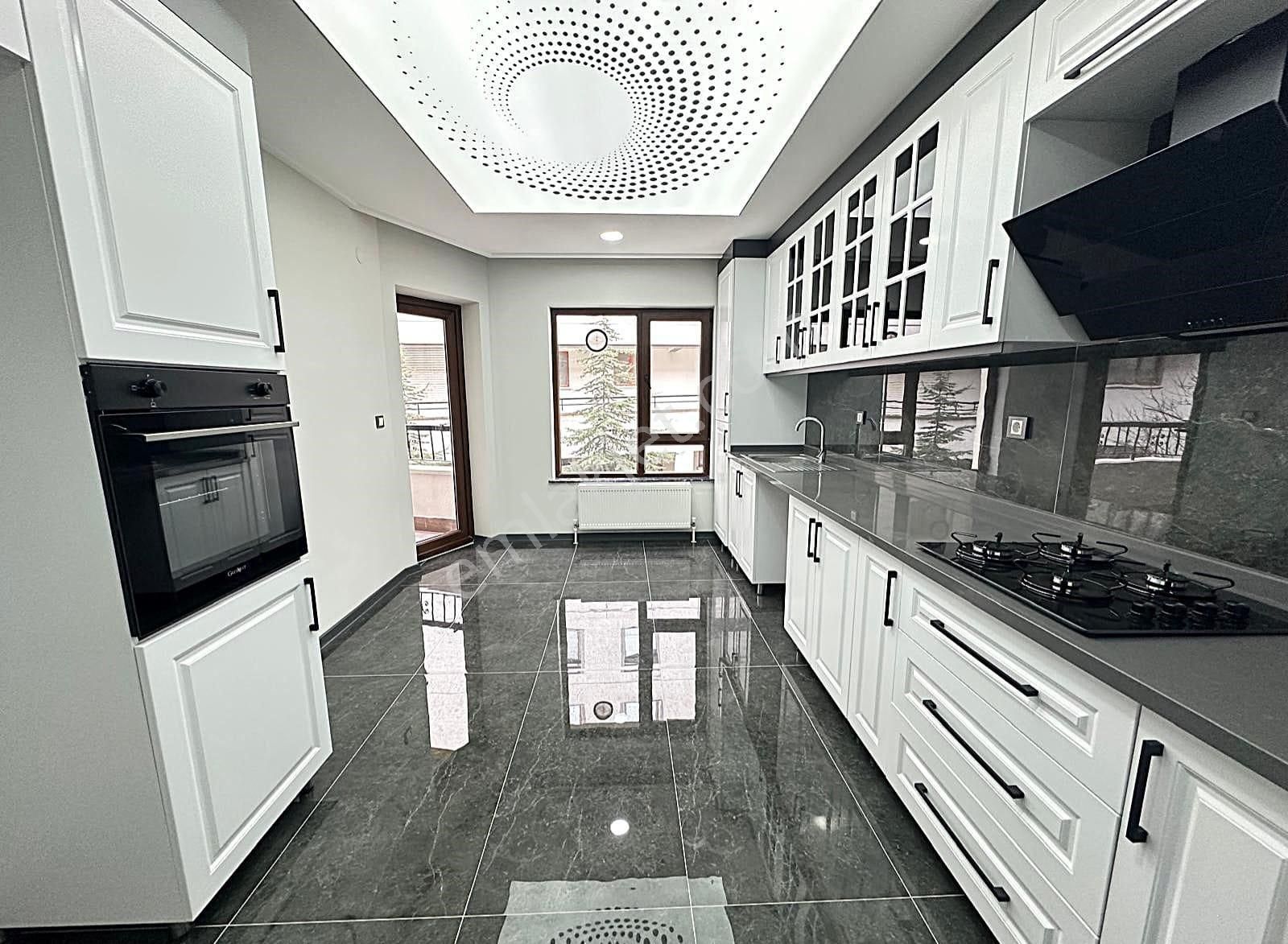 Atanora Vadi'den 1059.cadde Üzerinde Kabil Caddesi Yakını 4+1 Süperlüx Yapılı Çift Banyolu - Görsel 6