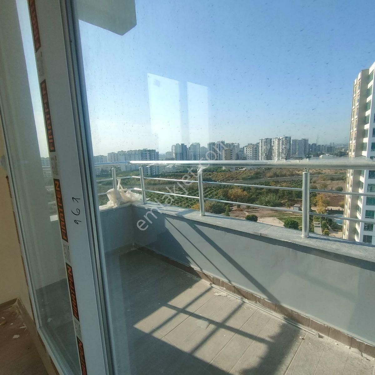 Zümrüt'ten Mezitli Seymenli Mah. Havuzlu Sıfır 2+1 Sat. Daire - Görsel 3