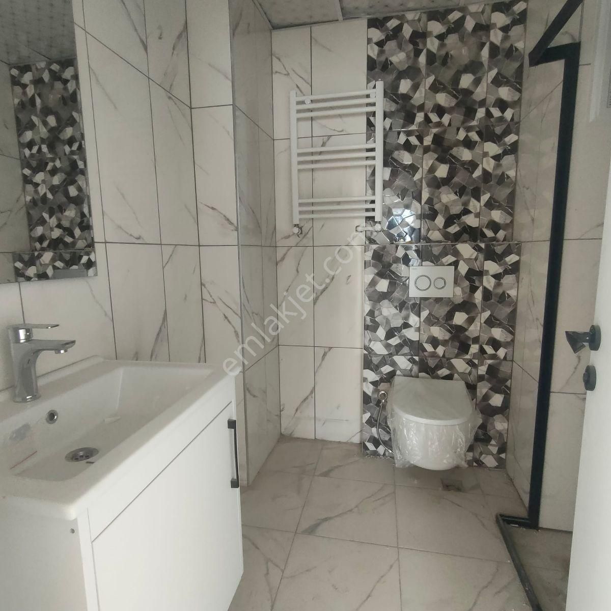 Zümrüt'ten Mezitli Seymenli Mah. Havuzlu Sıfır 2+1 Sat. Daire - Görsel 8