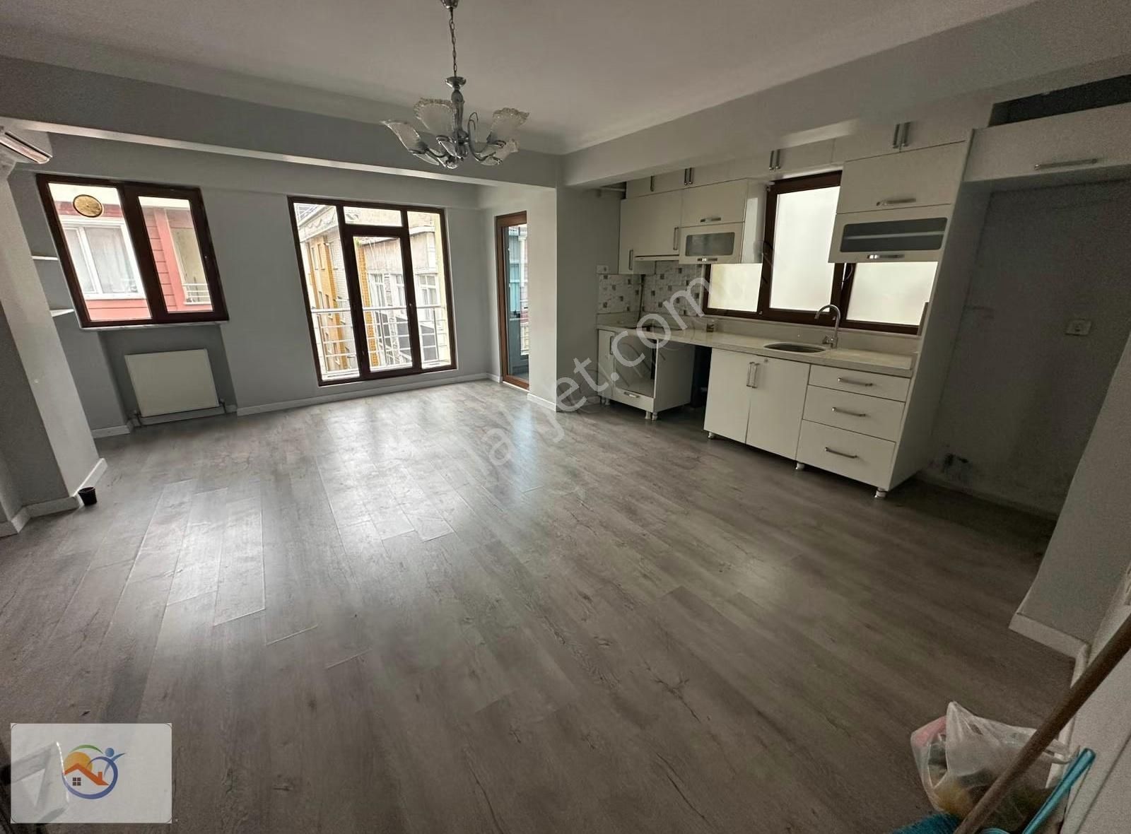 Yenidoğanda Ayrı Girişli Dubleks Satılık Daire
