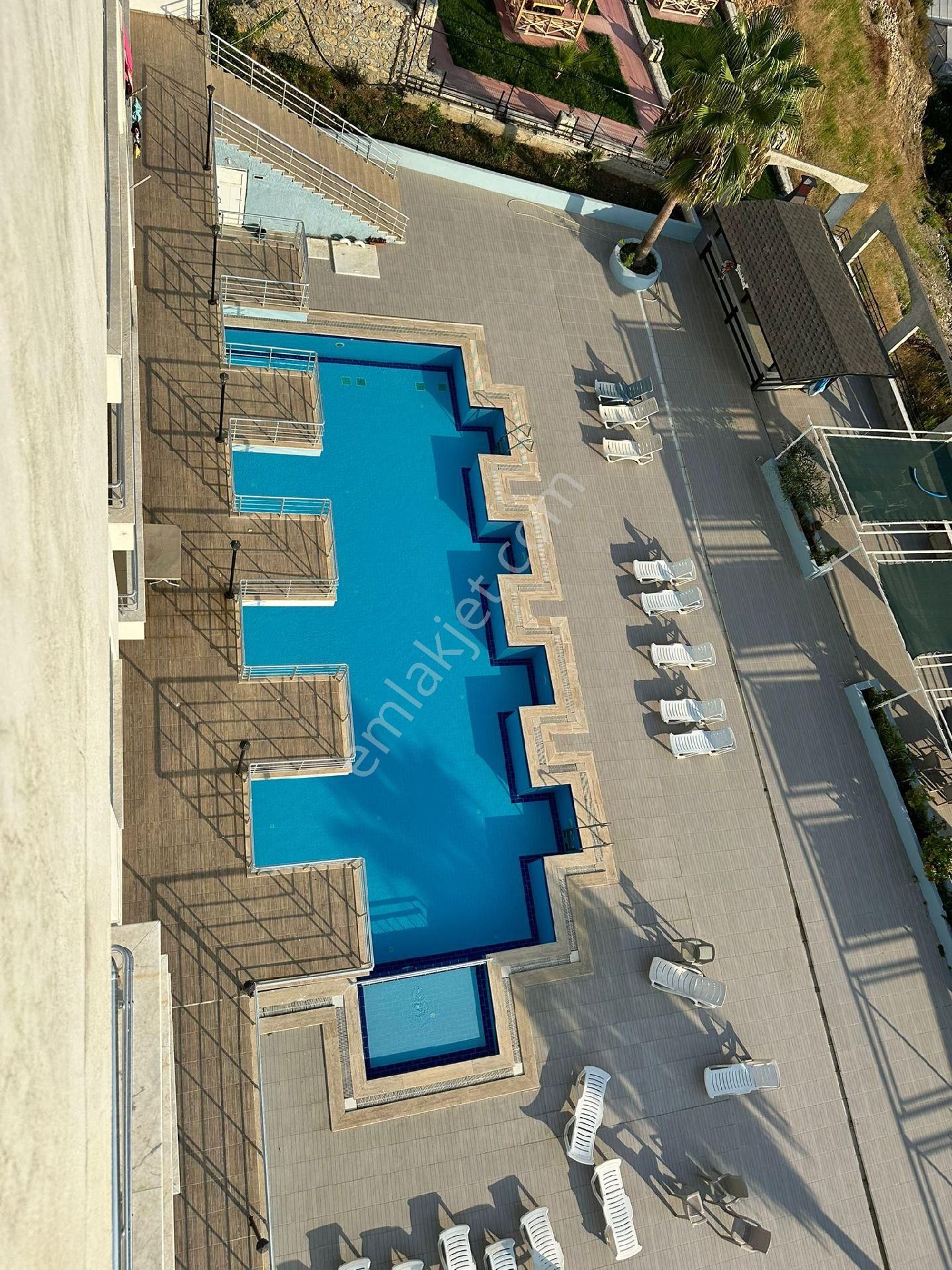 Deniz Ve Dağ Manzaralı Teraslı Havuzlu Kiralık Daire - Görsel 19