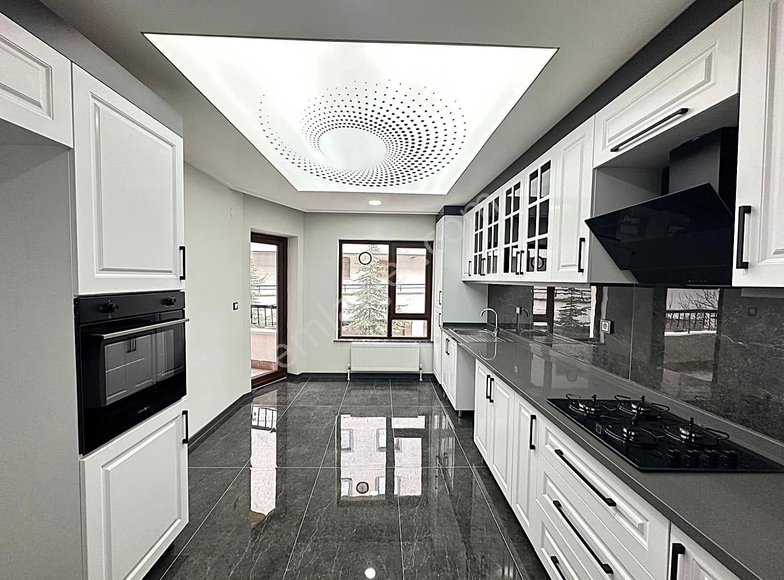 Atanora Vadi'den Gökkuşağı Caddesi Üzerinde Süper Lüks Yapılı 3+1+2 Banyolu Asansörlü Arakat - Görsel 4