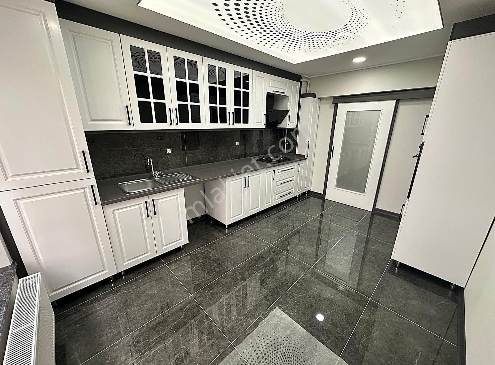 Atanora Vadi'den Gökkuşağı Caddesi Üzerinde Süper Lüks Yapılı 3+1+2 Banyolu Asansörlü Arakat - Görsel 7