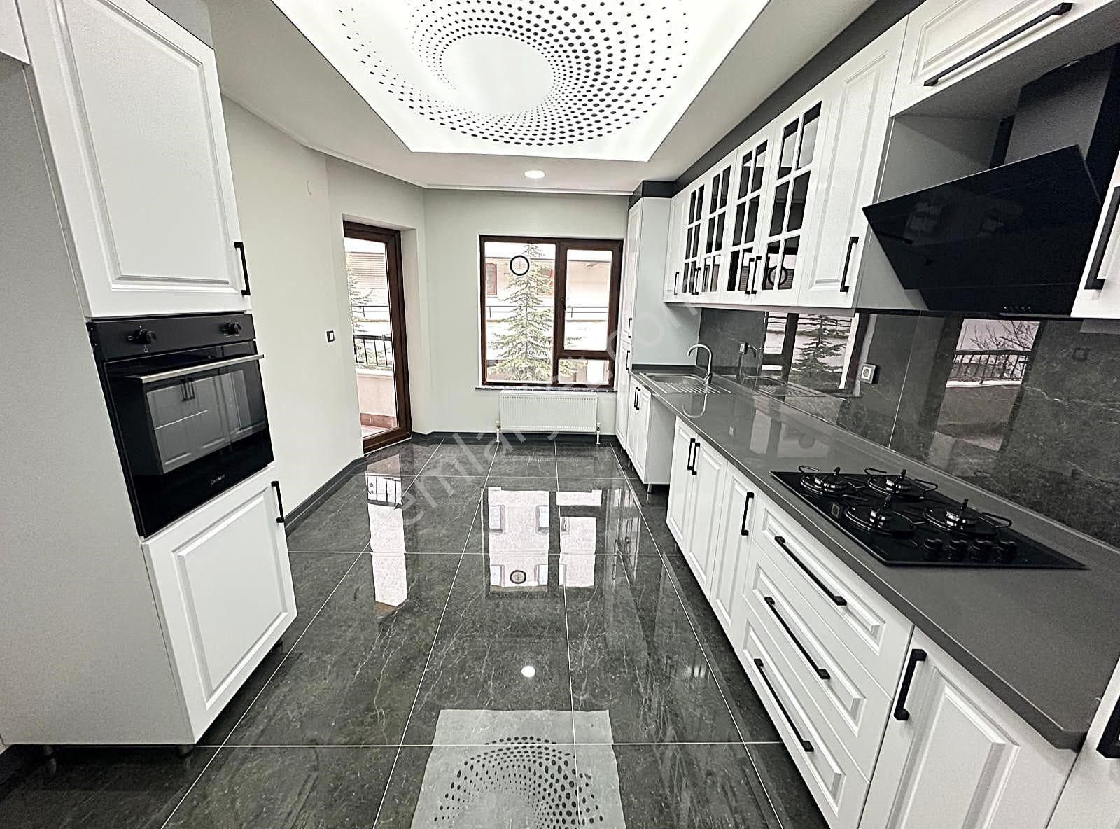 Atanora Vadi'den Gökkuşağı Caddesi Üzerinde Süper Lüks Yapılı 3+1+2 Banyolu Asansörlü Arakat - Görsel 27