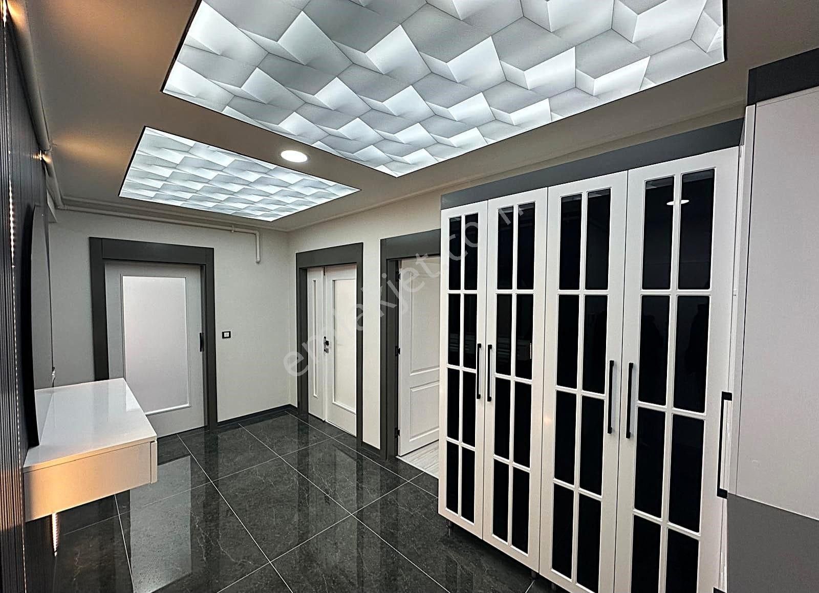 Atanora Vadi'den Gökkuşağı Caddesi Üzerinde Süper Lüks Yapılı 3+1+2 Banyolu Asansörlü Arakat - Görsel 18