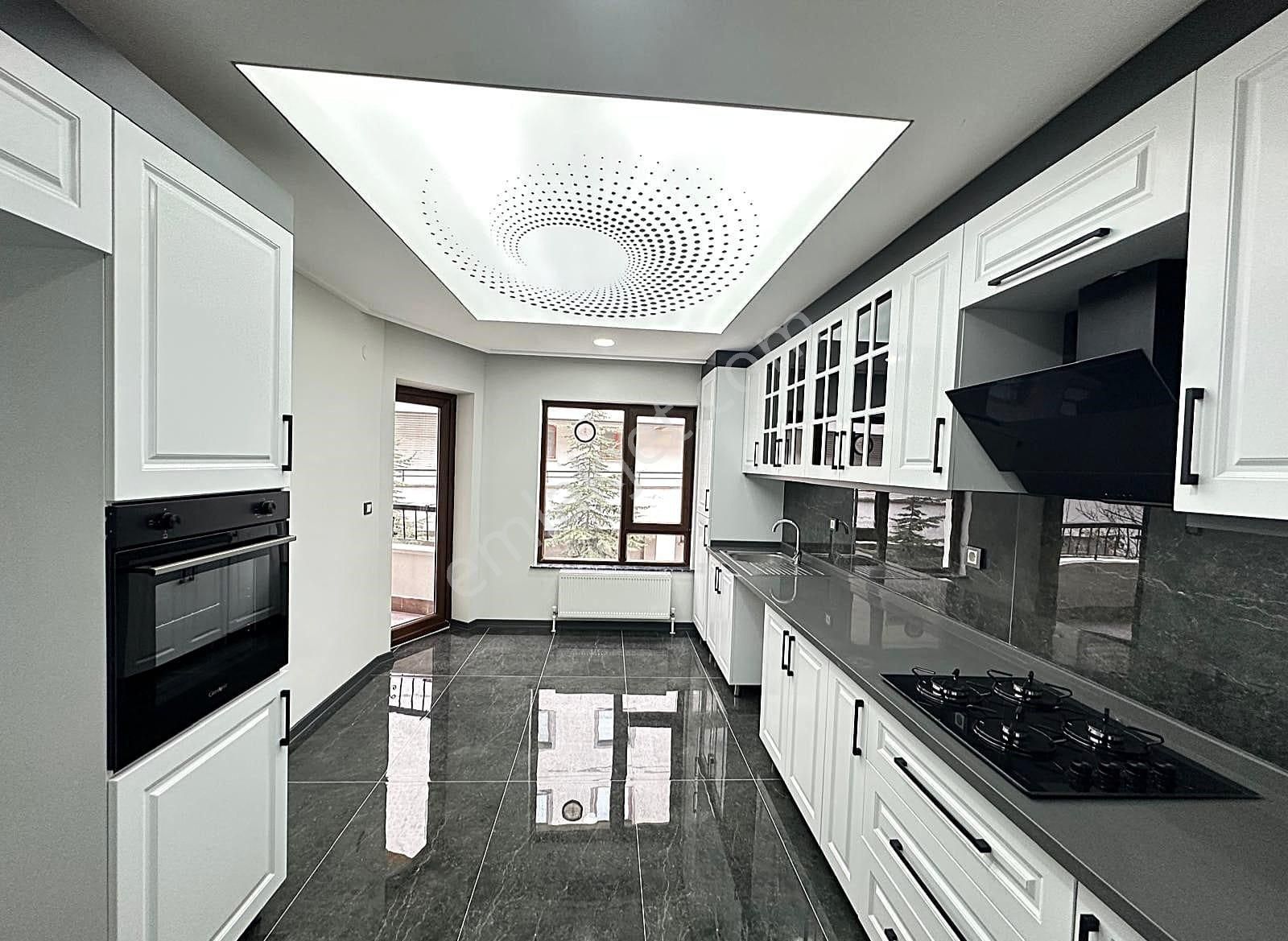 Atanora Vadi'den Gökkuşağı Caddesi Üzerinde Süper Lüks Yapılı 3+1+2 Banyolu Asansörlü Arakat - Görsel 21