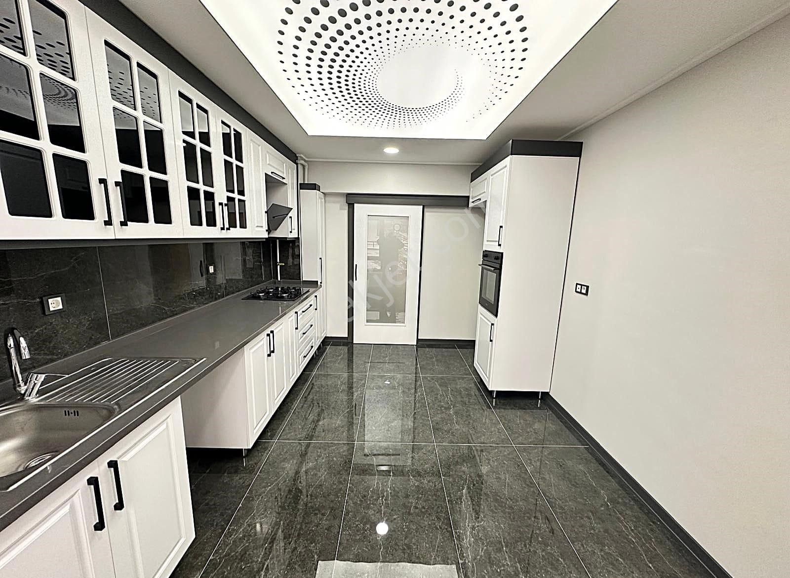 Atanora Vadi'den Gökkuşağı Caddesi Üzerinde Süper Lüks Yapılı 3+1+2 Banyolu Asansörlü Arakat - Görsel 6