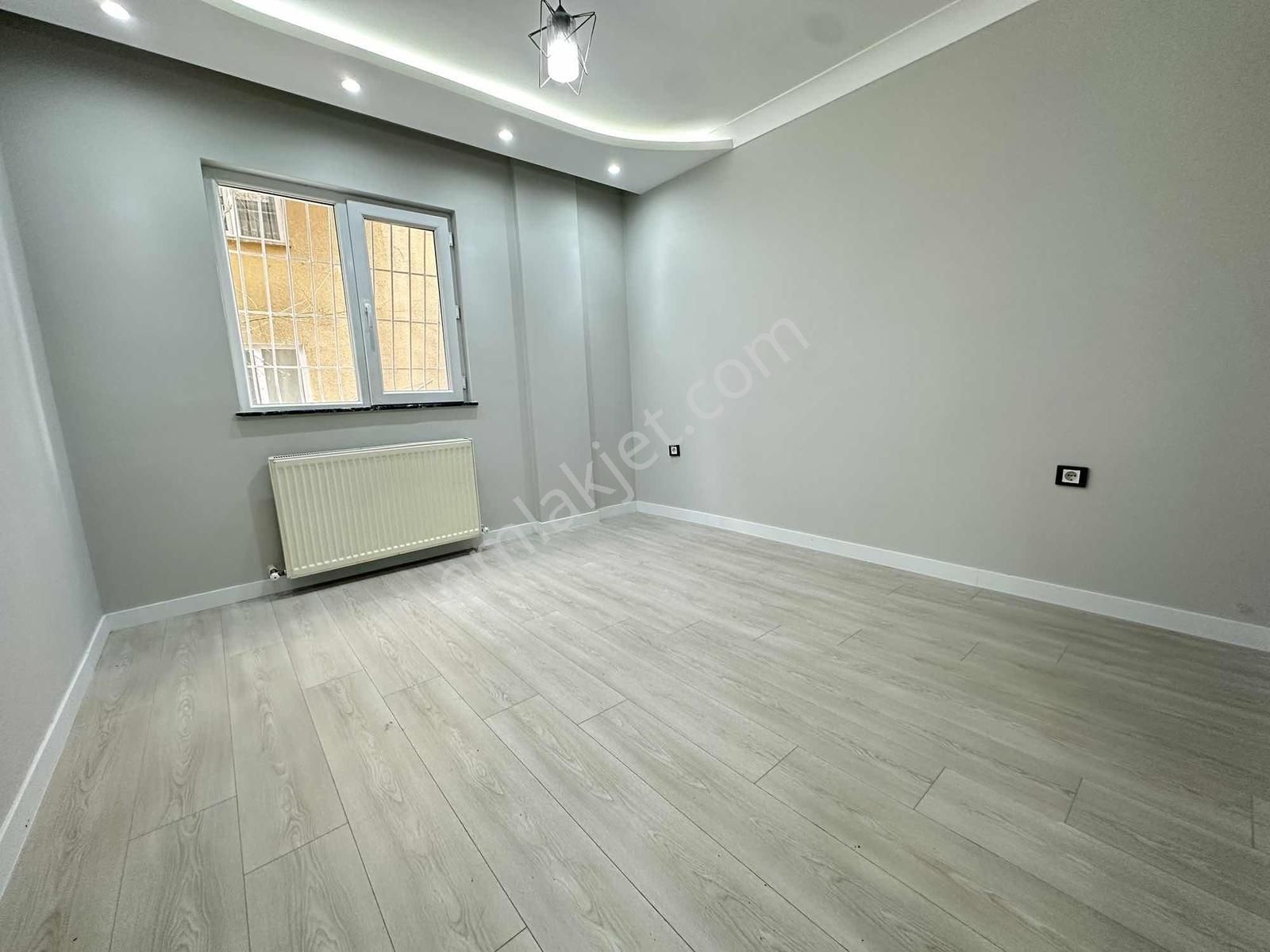 Tenor'dan Sokullu Cd. Üzeri Verandalı 3+1 Lüx Yapılı Bahçe Katı! - Görsel 12