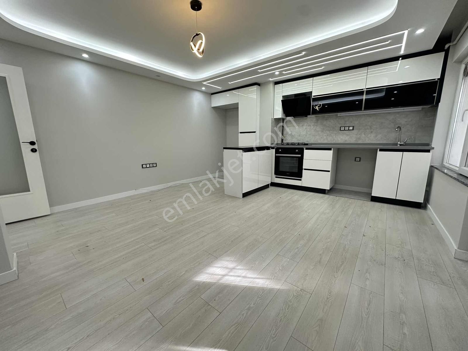 Tenor'dan Sokullu Cd. Üzeri Verandalı 3+1 Lüx Yapılı Bahçe Katı! - Görsel 2