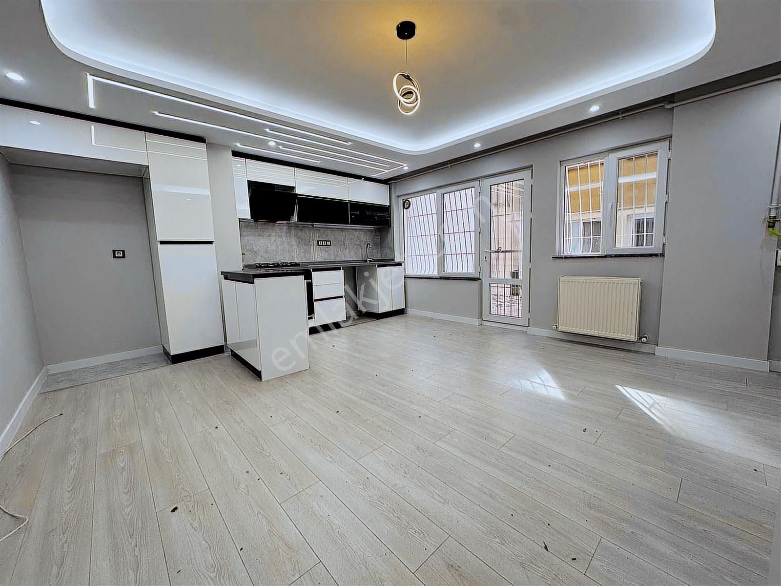 Tenor'dan Sokullu Cd. Üzeri Verandalı 3+1 Lüx Yapılı Bahçe Katı!