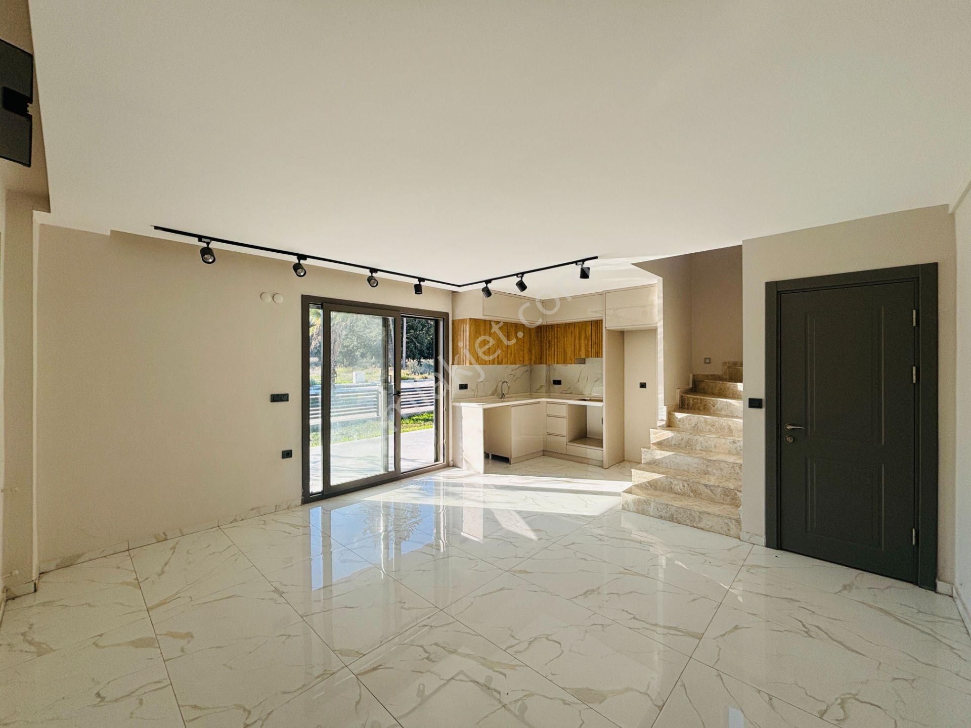 İzmir Seferihisar Atatürk Mahallesi’nde Denize Sıfır Müstakil Tapulu 3+1 Tripleks Yazlık Villa - Görsel 13