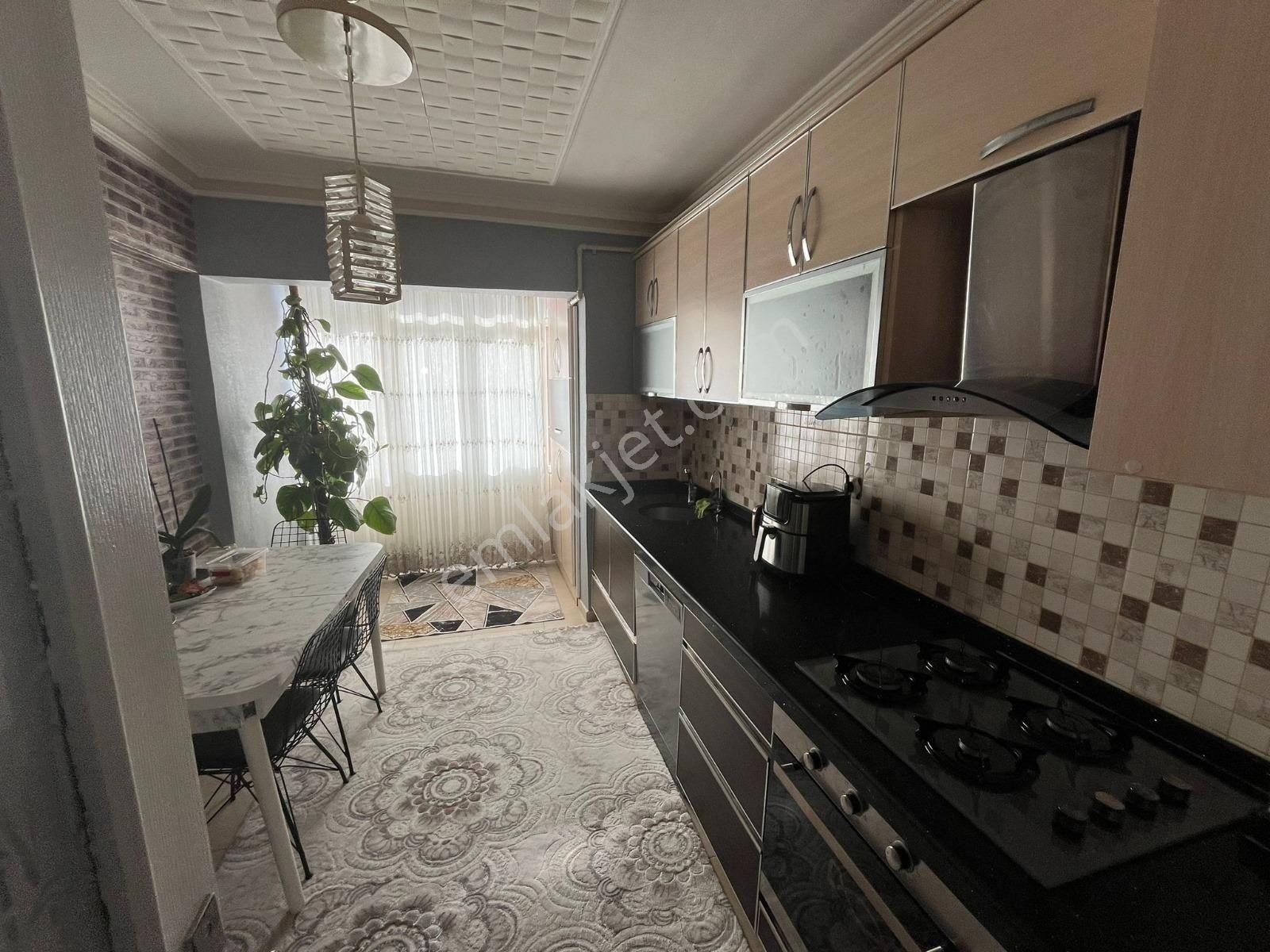 Mareşal Çakmak Mah'de 3+1 Merkezi Konumda Yapılı Daire!!