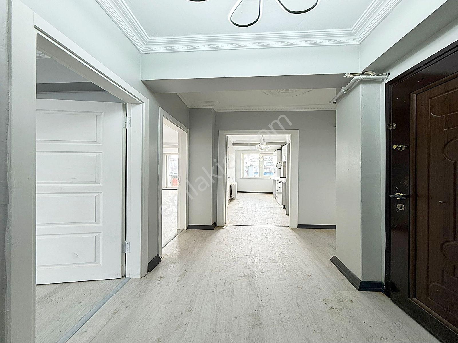 Esenyurt Üçevler Mahallesinde Minimal Dekorlu Geniş Arakat 2+1 Daire - Görsel 8