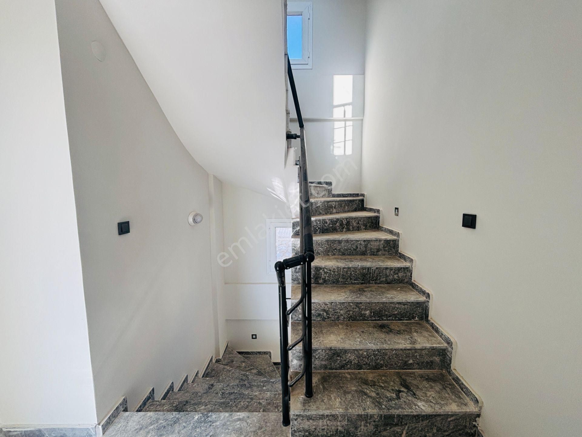 İzmir Seferihisar Doğanbey'de 200 M² Brüt Sıfır Bahçeli 3+1 Satılık Villa - Görsel 25