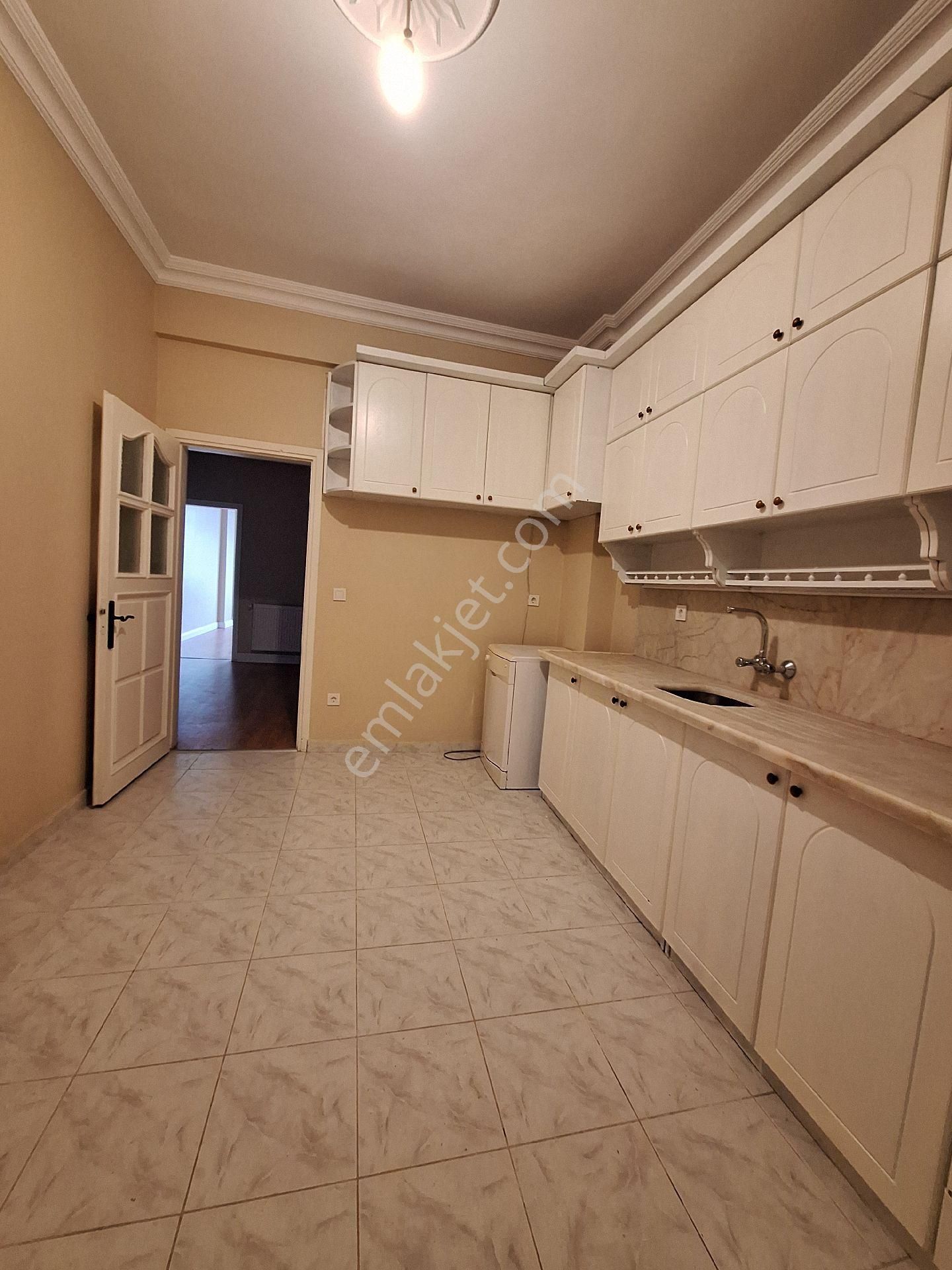 Sarıyer Kocataş'ta Kiralık Müstakil Girişli Daire