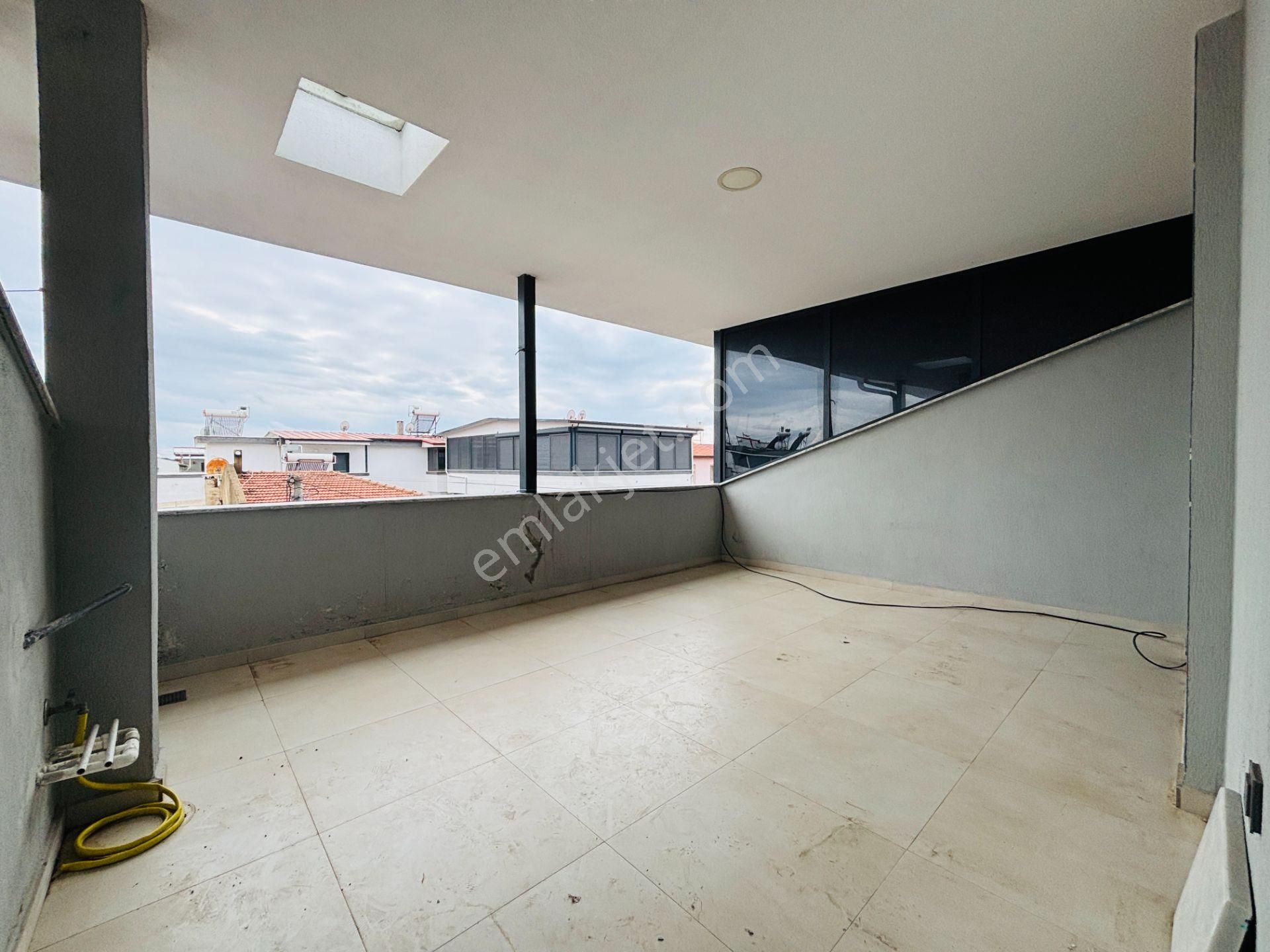 İzmir Seferihisar Payamlı Mahallesi’nde Ebeveyn Banyolu 3+1 Tripleks Yazlık - Görsel 24