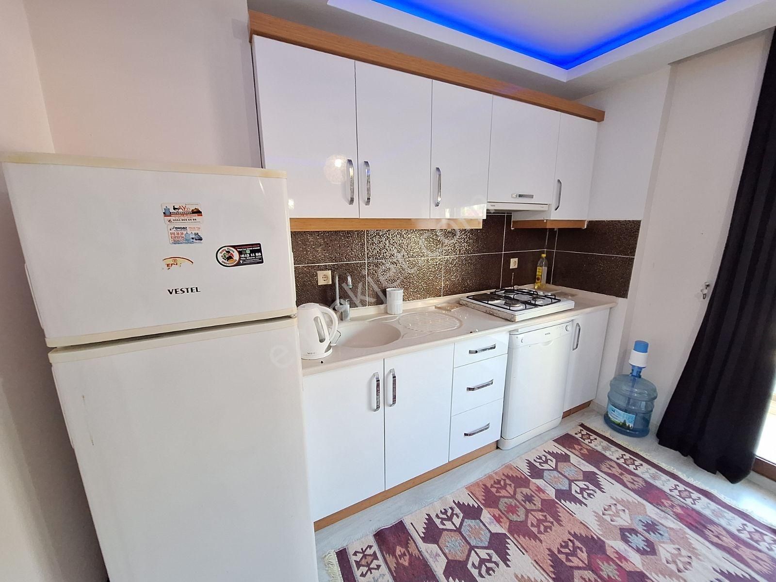 Kuşadası Sahile,çarşıya 5dk Deniz Manzaralı 1+1 Daire Satılıktır - Görsel 6