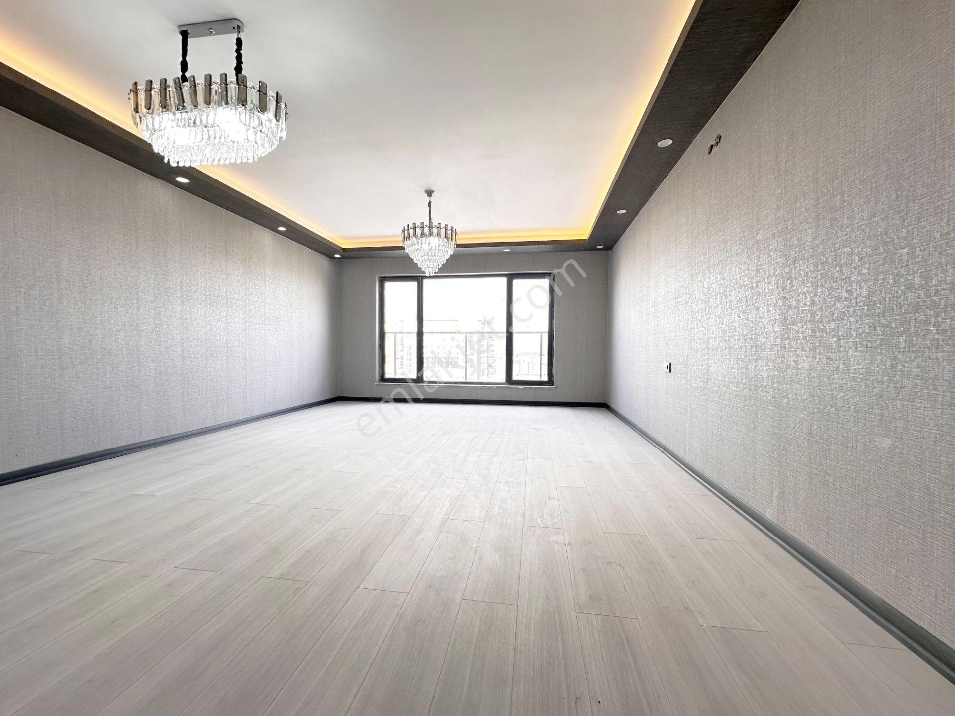 Pursaklar Mehmet Zengin Emlak'tan Teras Balkonlu Yerden Isıtmalı 7.kat 4+1 Ultra Lüks Sitede Daire - Görsel 14