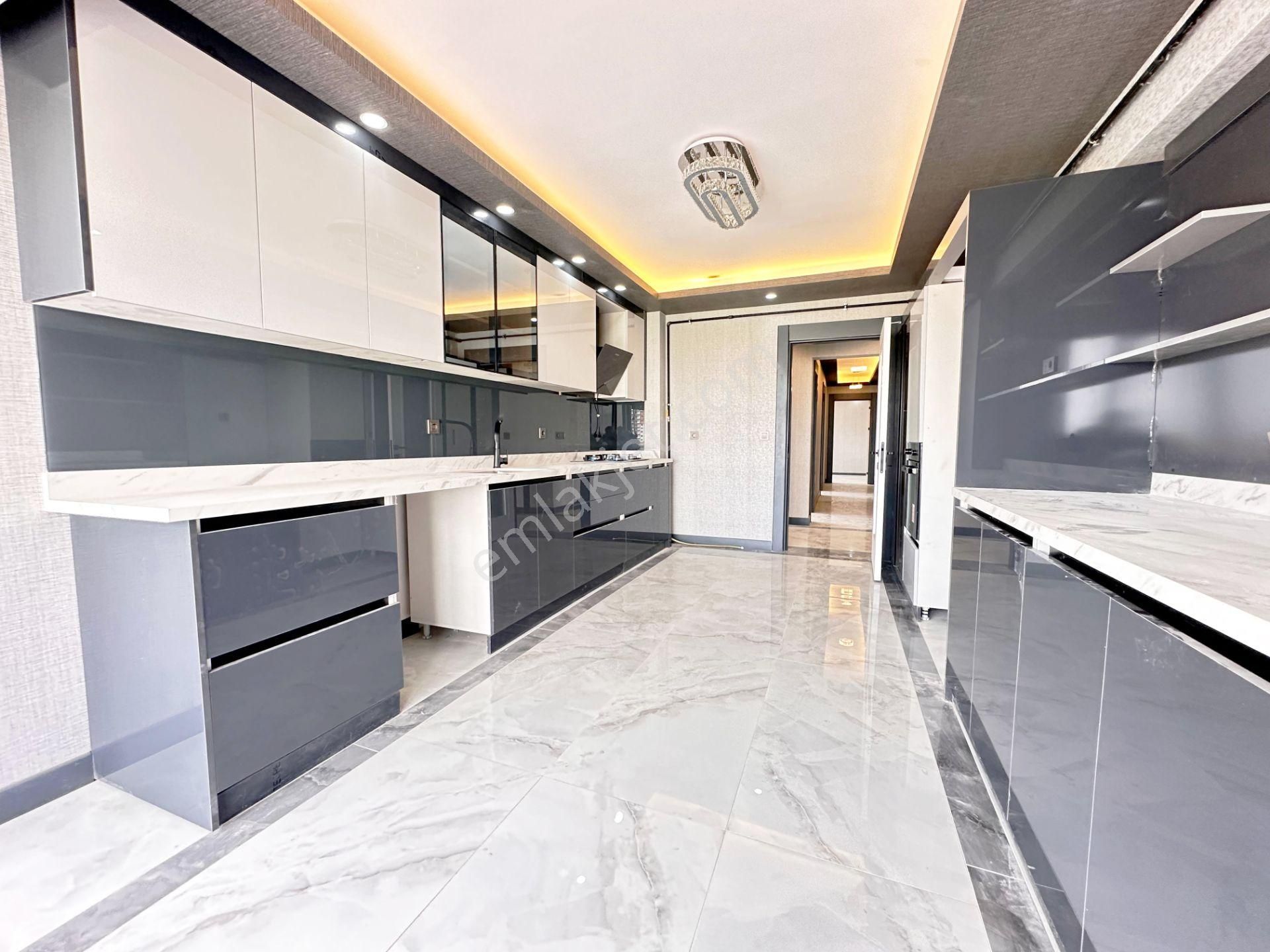 Pursaklar Mehmet Zengin Emlak'tan Teras Balkonlu Yerden Isıtmalı 7.kat 4+1 Ultra Lüks Sitede Daire - Görsel 8