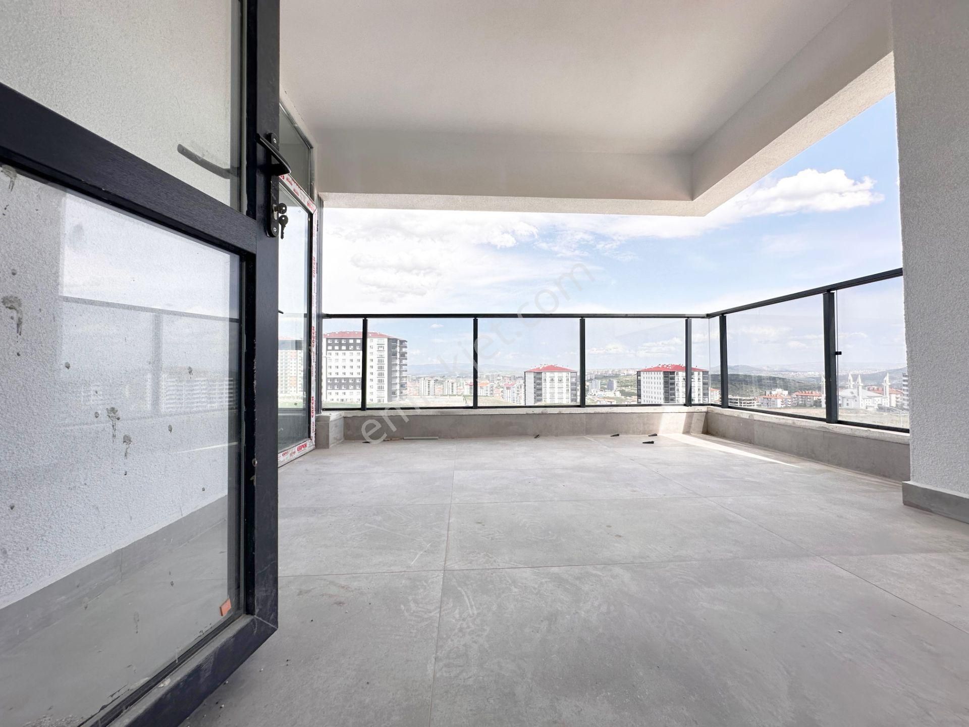 Pursaklar Mehmet Zengin Emlak'tan Teras Balkonlu Yerden Isıtmalı 7.kat 4+1 Ultra Lüks Sitede Daire - Görsel 32