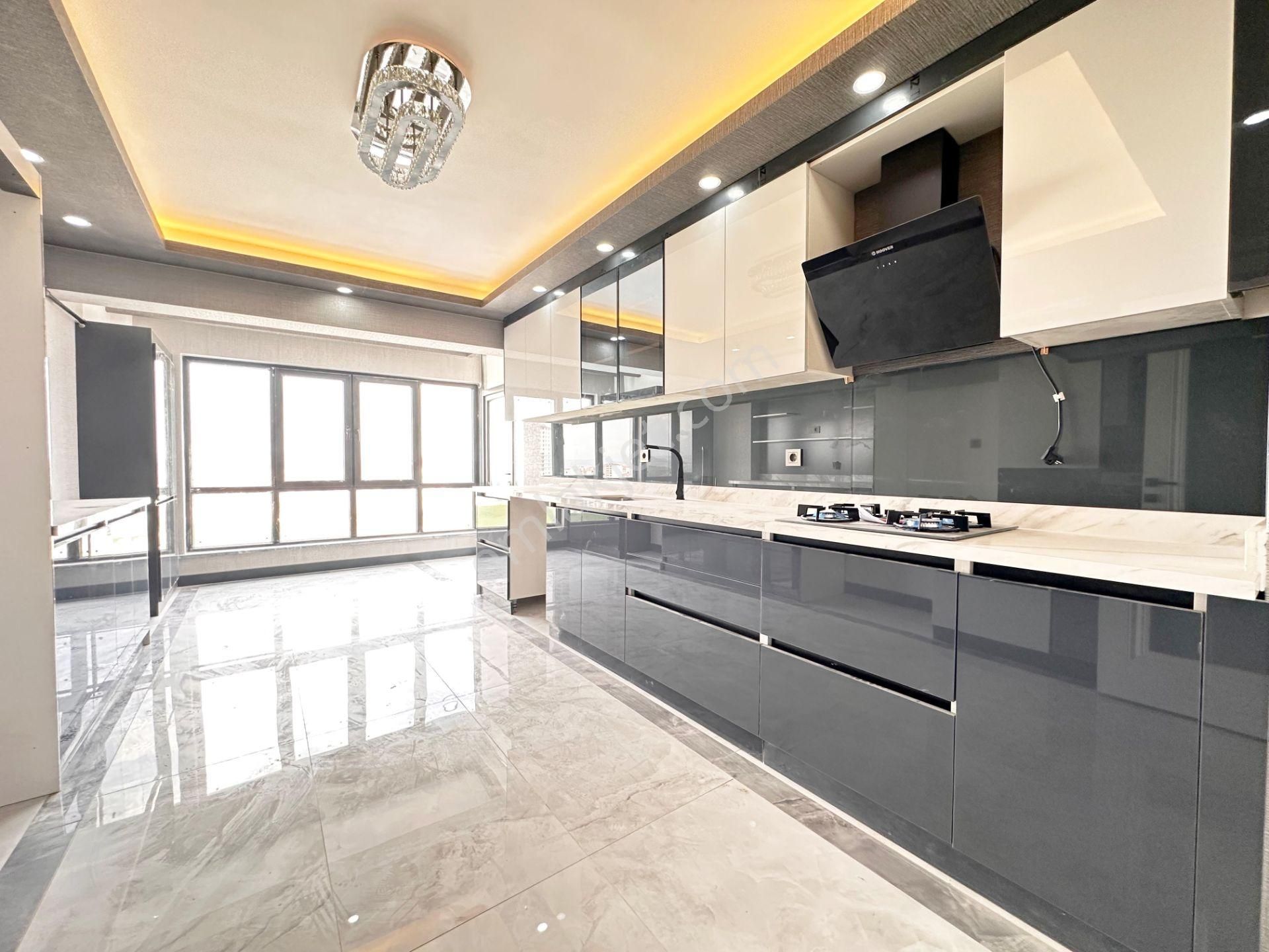 Pursaklar Mehmet Zengin Emlak'tan Teras Balkonlu Yerden Isıtmalı 7.kat 4+1 Ultra Lüks Sitede Daire - Görsel 4