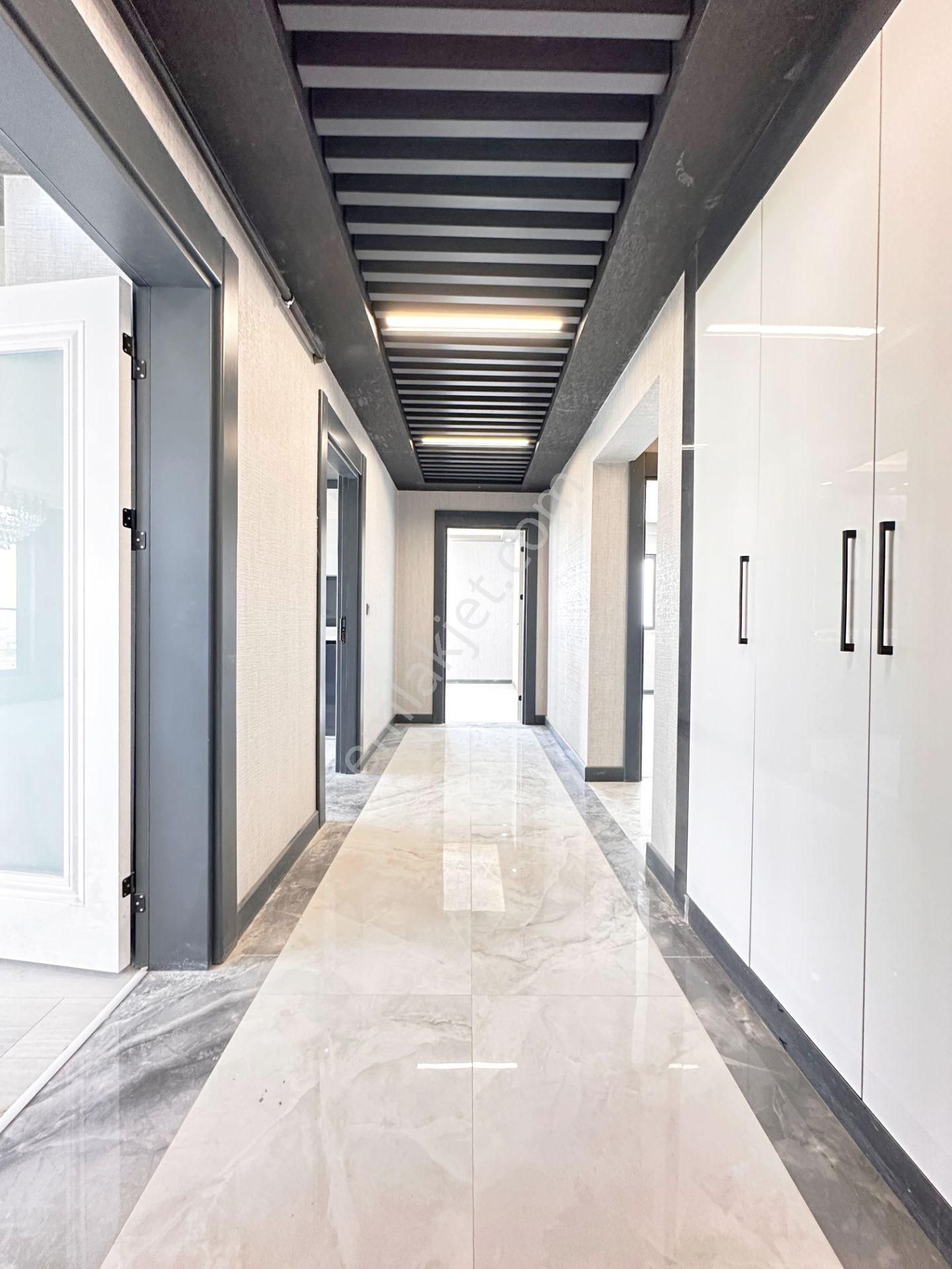 Pursaklar Mehmet Zengin Emlak'tan Teras Balkonlu Yerden Isıtmalı 7.kat 4+1 Ultra Lüks Sitede Daire - Görsel 28