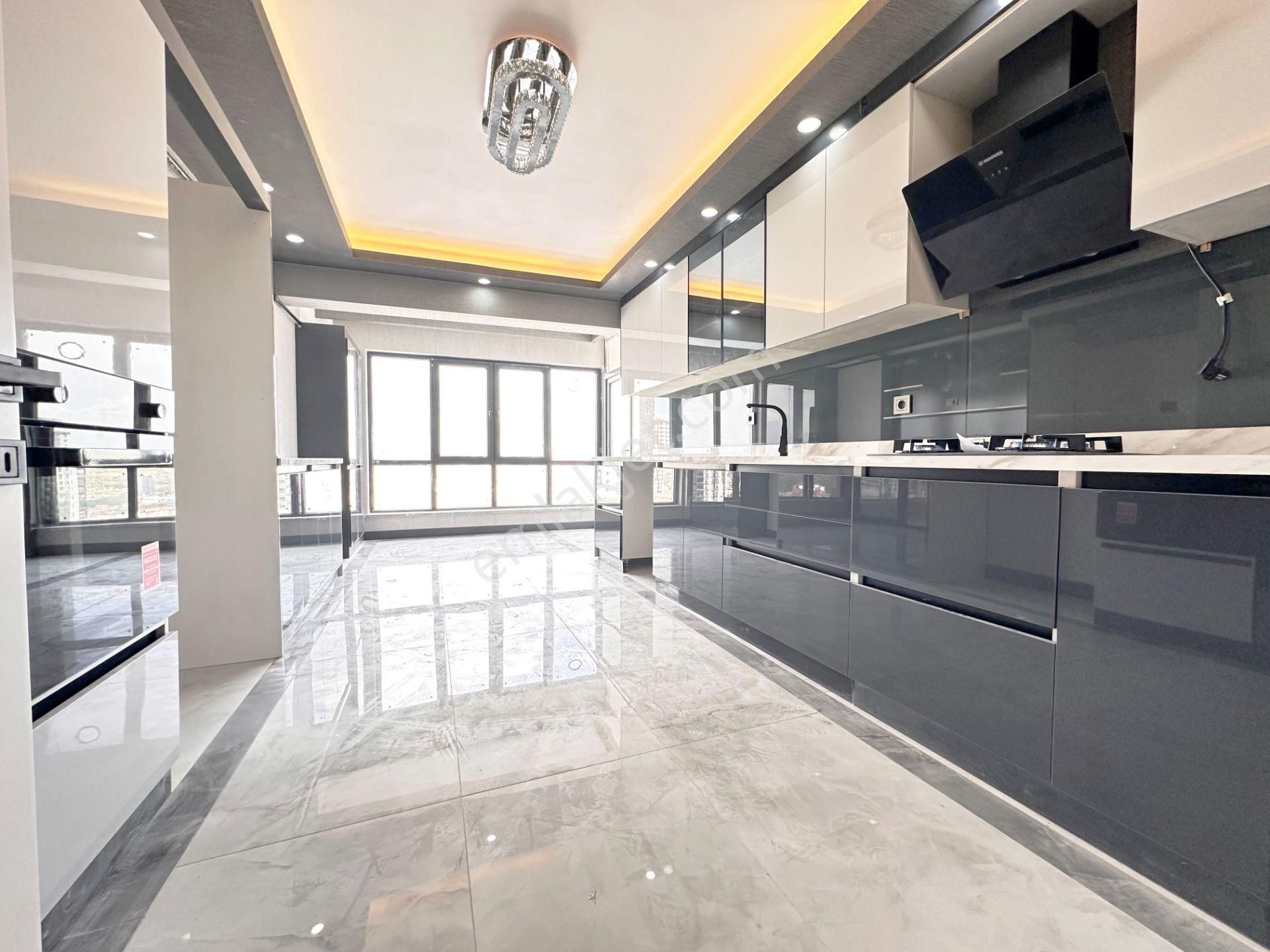 Pursaklar Mehmet Zengin Emlak'tan Teras Balkonlu Yerden Isıtmalı 7.kat 4+1 Ultra Lüks Sitede Daire - Görsel 3