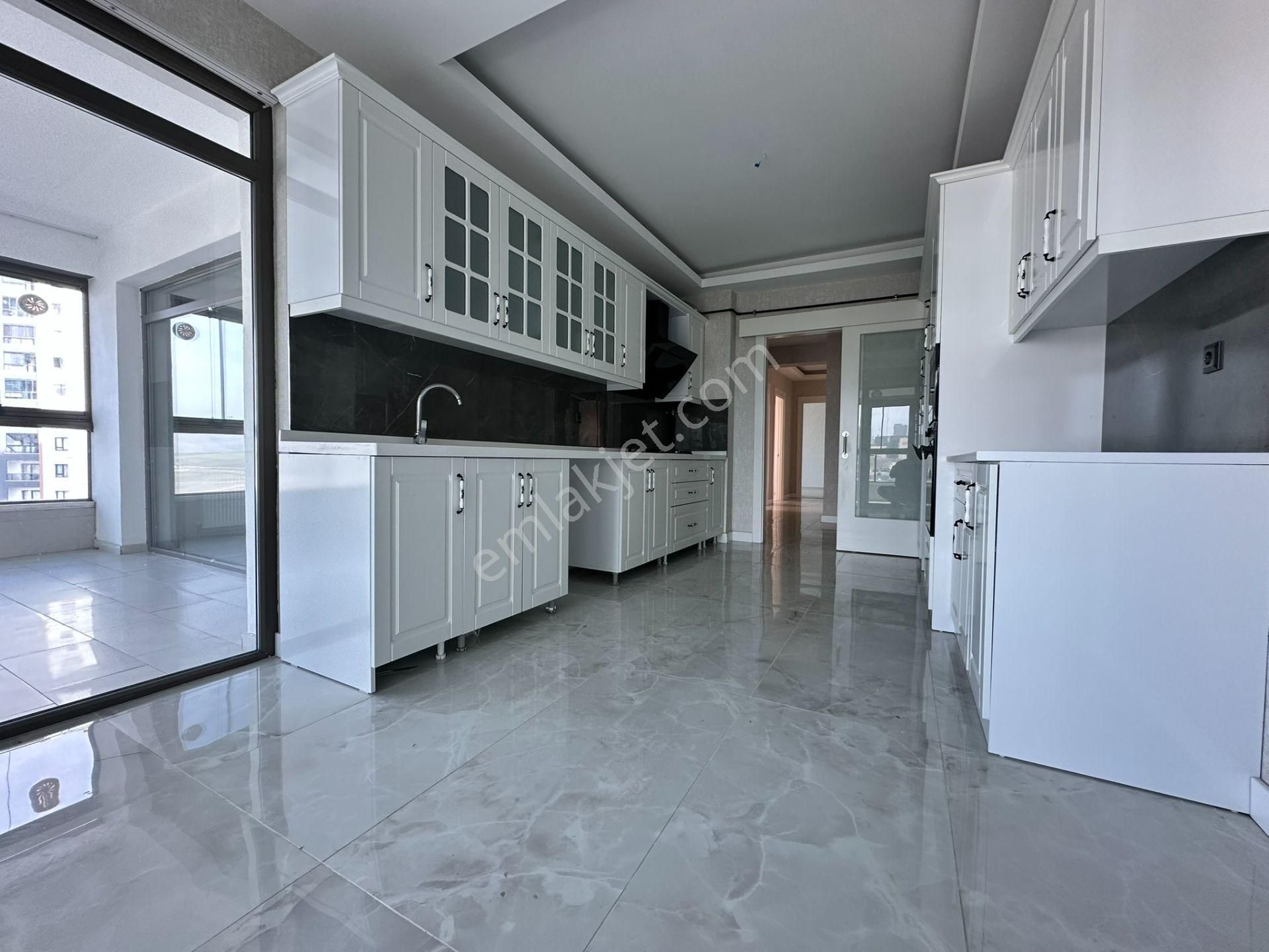 Pursaklar Mehmet Zengin Emlak'tan Kapalı Otoparklı Hstane Yakını 3.kat 4+1 Daire Daire - Görsel 9