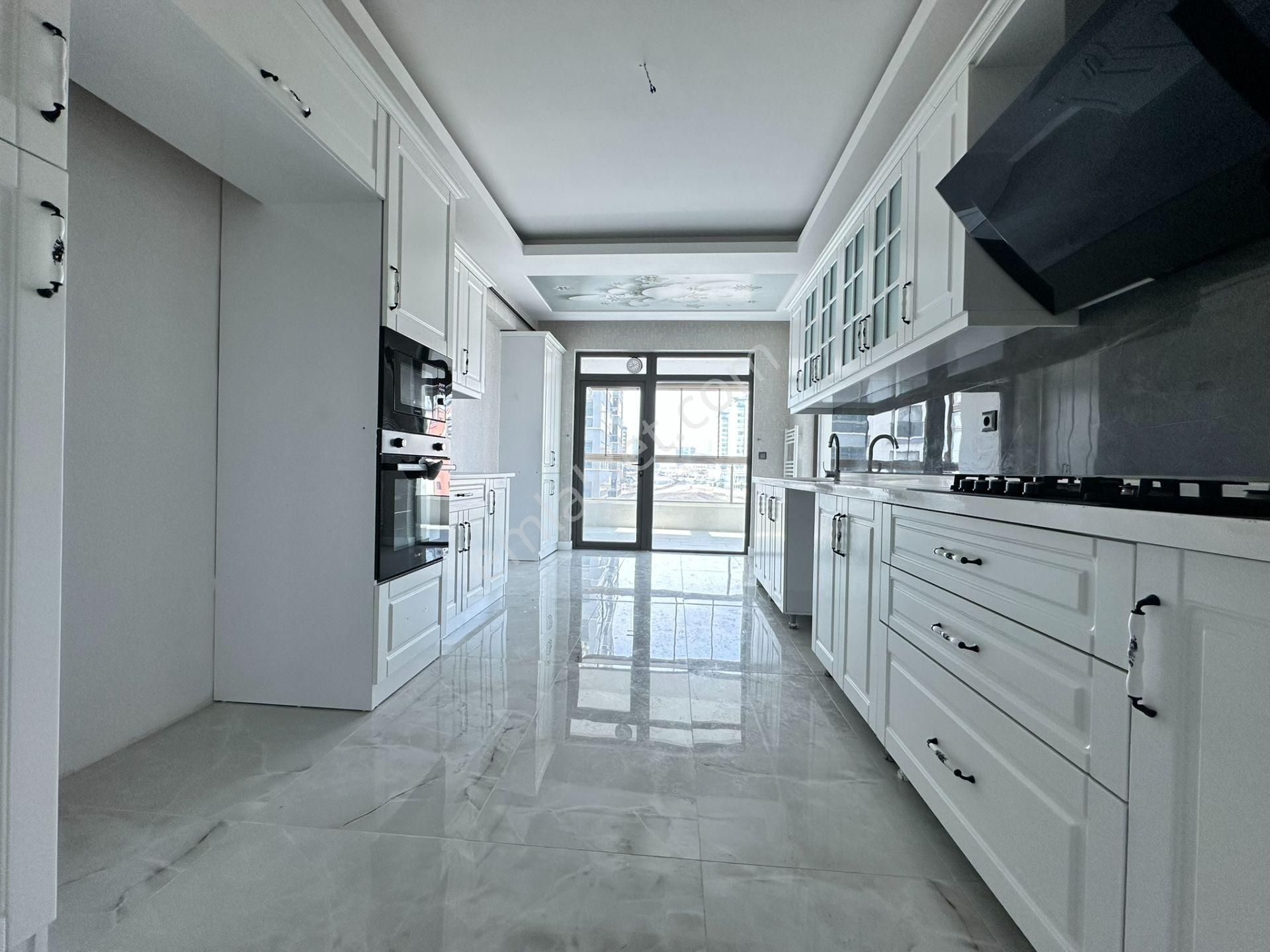 Pursaklar Mehmet Zengin Emlak'tan Kapalı Otoparklı Hstane Yakını 3.kat 4+1 Daire Daire