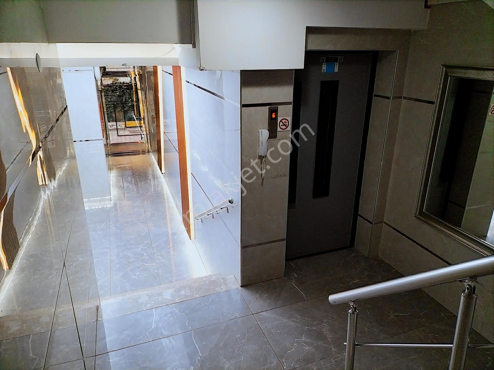 Bayraklı Site İçinde Kiralık Geniş 3+1 - Görsel 7
