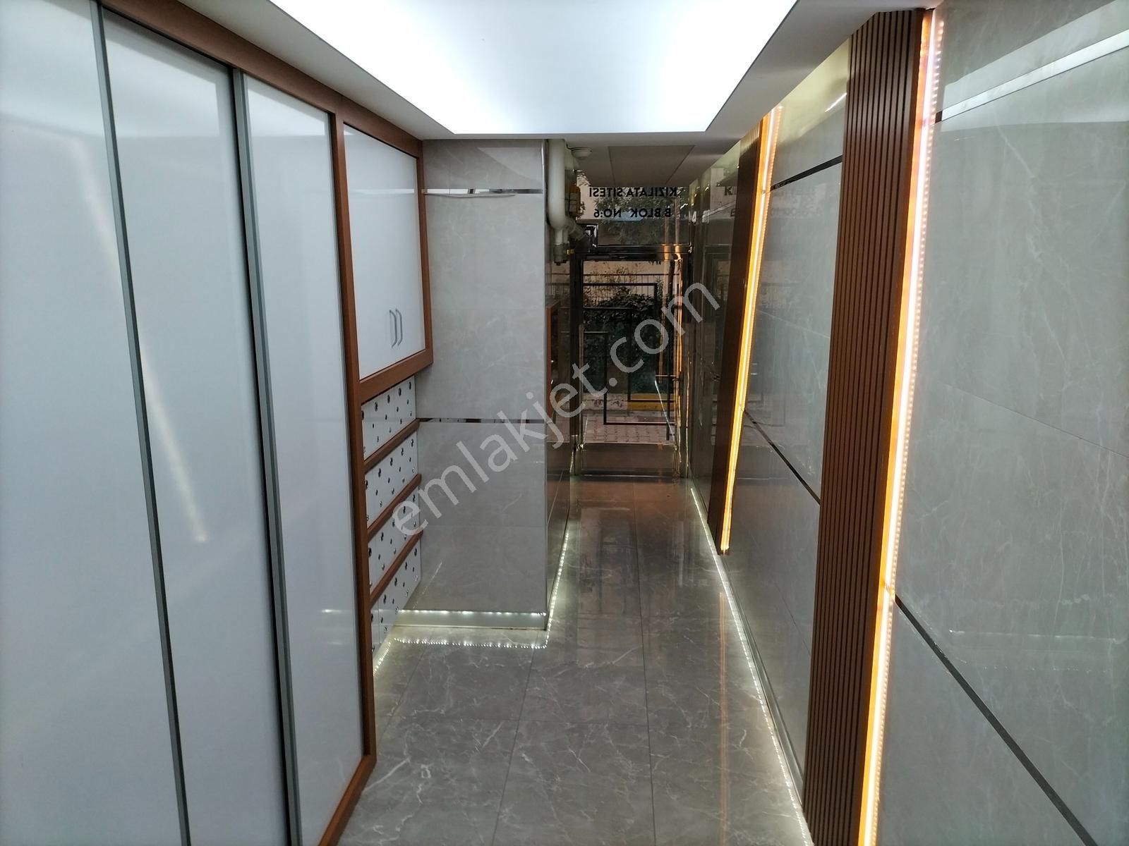Bayraklı Site İçinde Kiralık Geniş 3+1 - Görsel 19