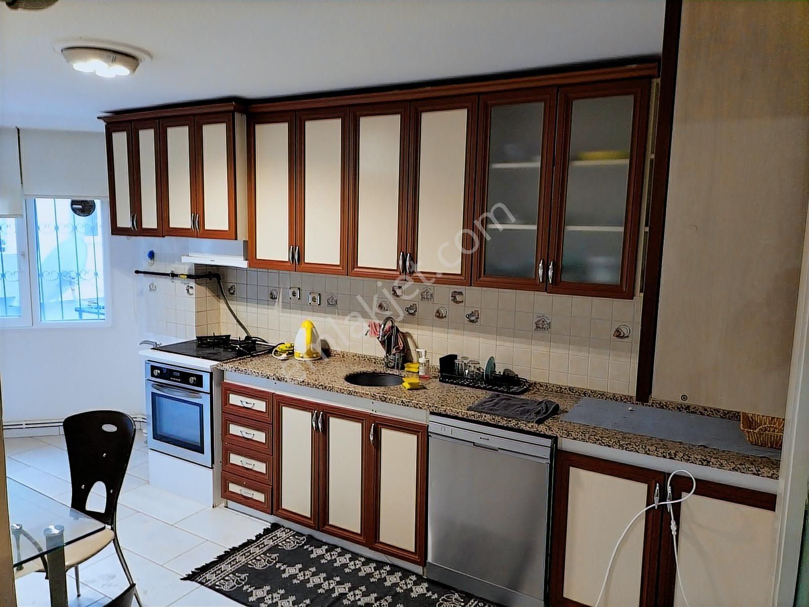 Bayraklı Site İçinde Kiralık Geniş 3+1 - Görsel 13