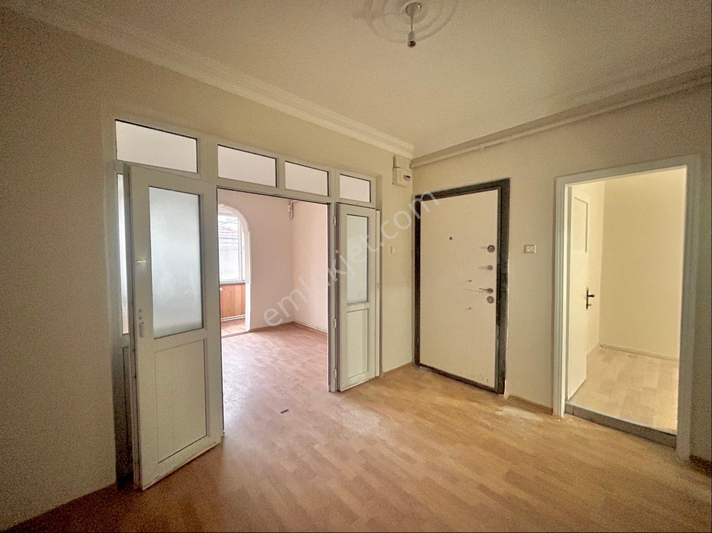 Hürriyet Meydanın'da İçi Yenilenmiş 2+1 Kiralık Daire