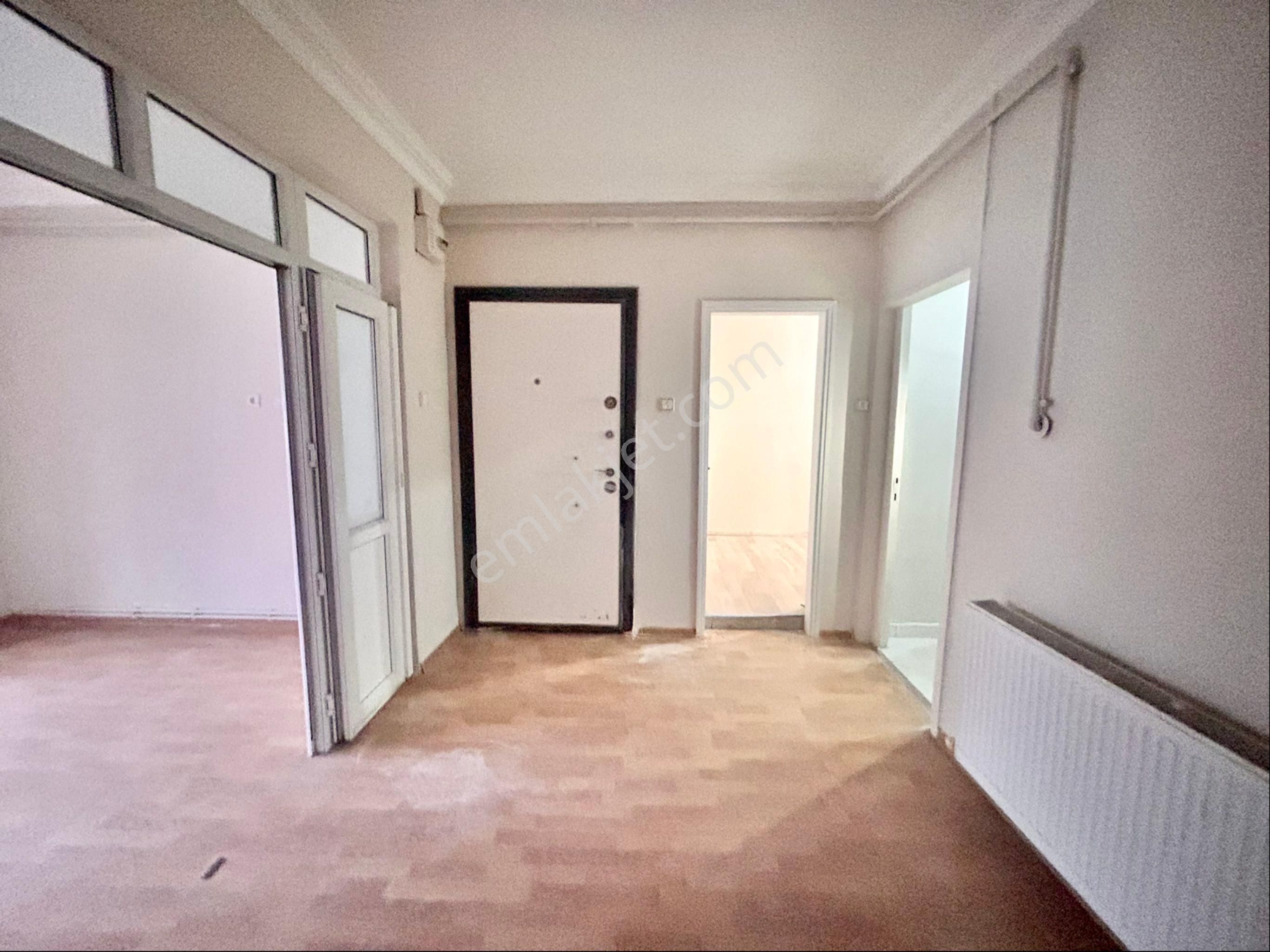 Hürriyet Meydanın'da İçi Yenilenmiş 2+1 Kiralık Daire - Görsel 2